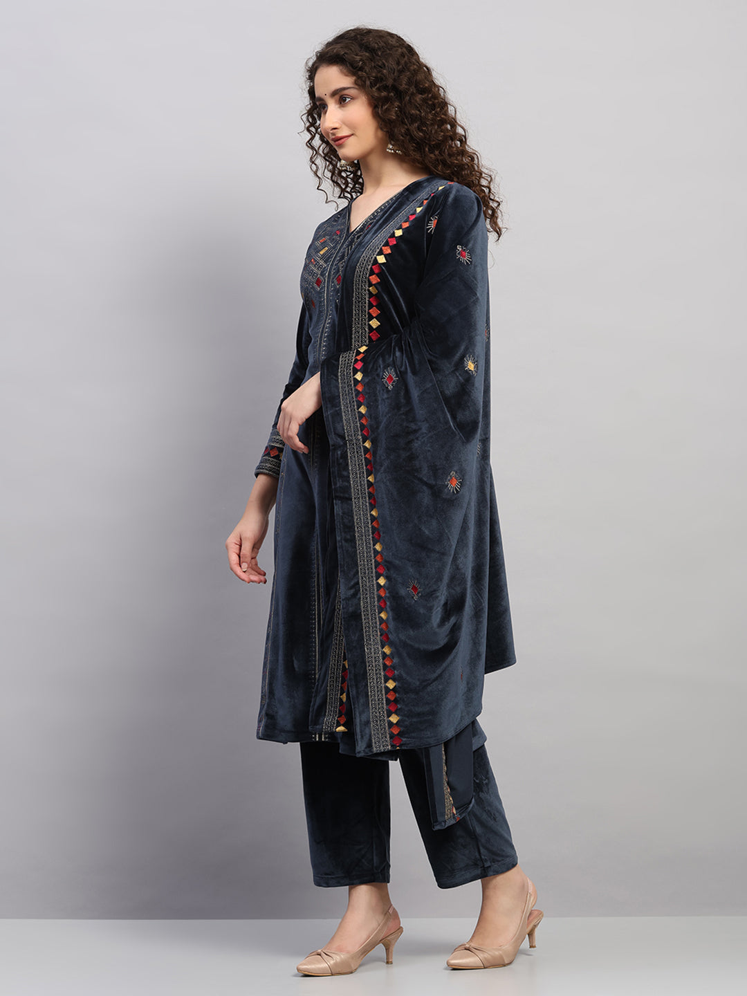 Women Grey Printed Round Neck Full Sleeve 3 Pc Kurti Set for Winter