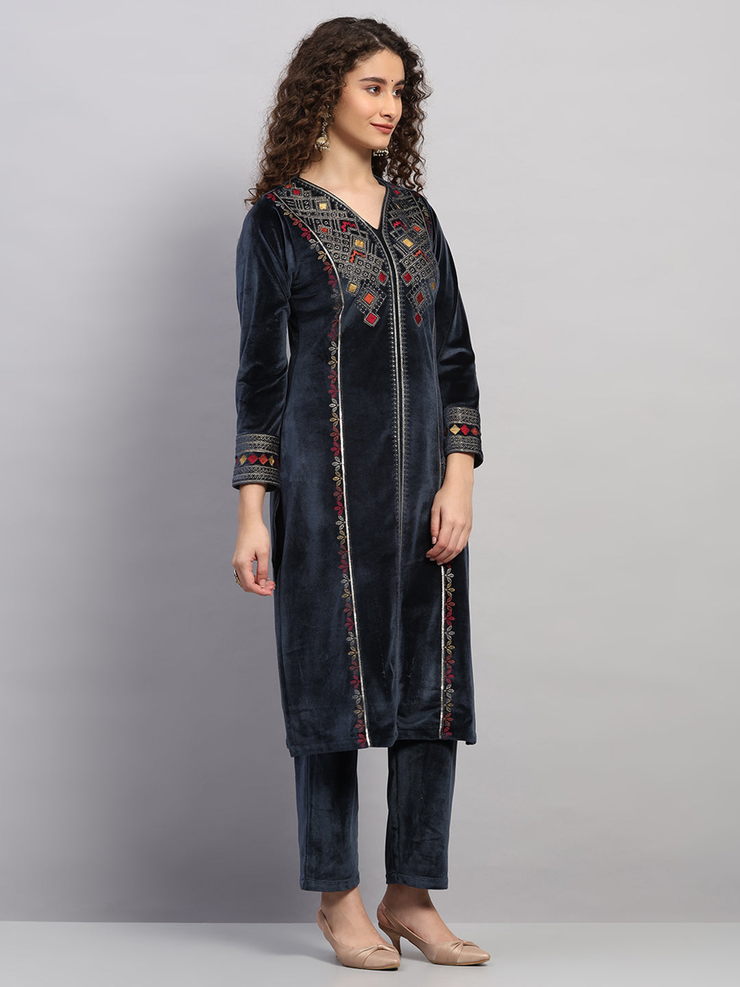 Women Grey Printed Round Neck Full Sleeve 3 Pc Kurti Set for Winter
