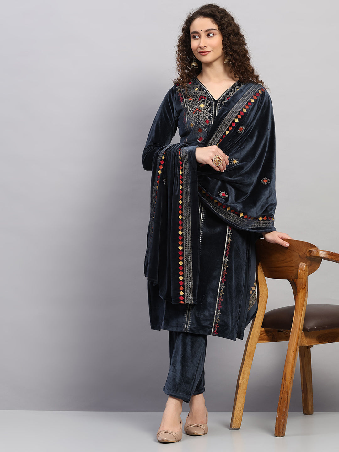 Women Grey Printed Round Neck Full Sleeve 3 Pc Kurti Set for Winter