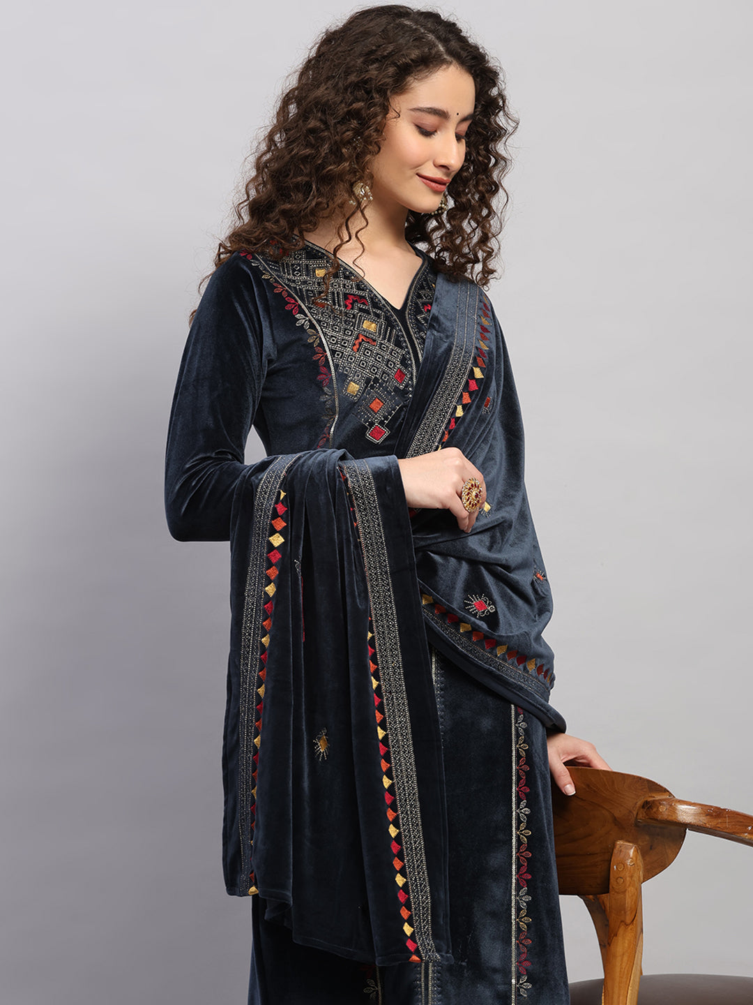 Women Grey Printed Round Neck Full Sleeve 3 Pc Kurti Set for Winter