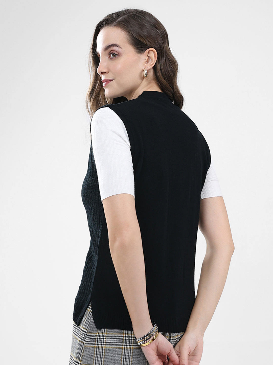 Women Black Self Design V Neck Sleeveless Cardigan