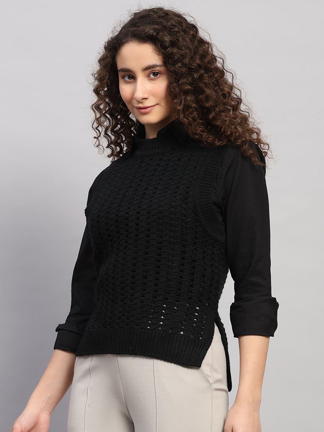 Women Black Jaquard Round Neck Sleeveless Winter Top