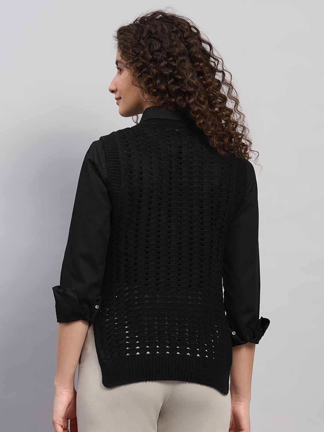 Women Black Jaquard Round Neck Sleeveless Winter Top