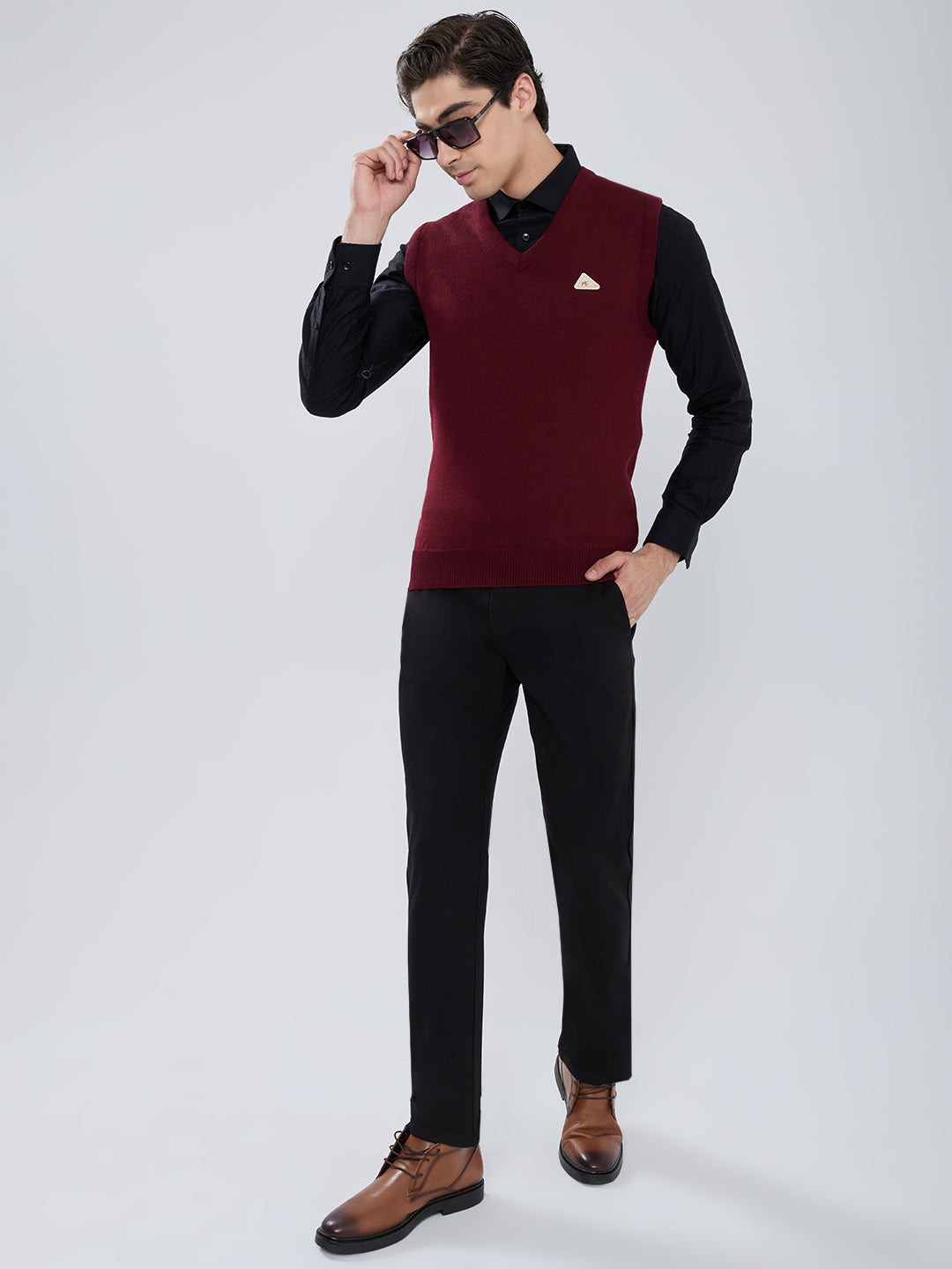 Men Maroon Solid V Neck Sleeveless Sweater