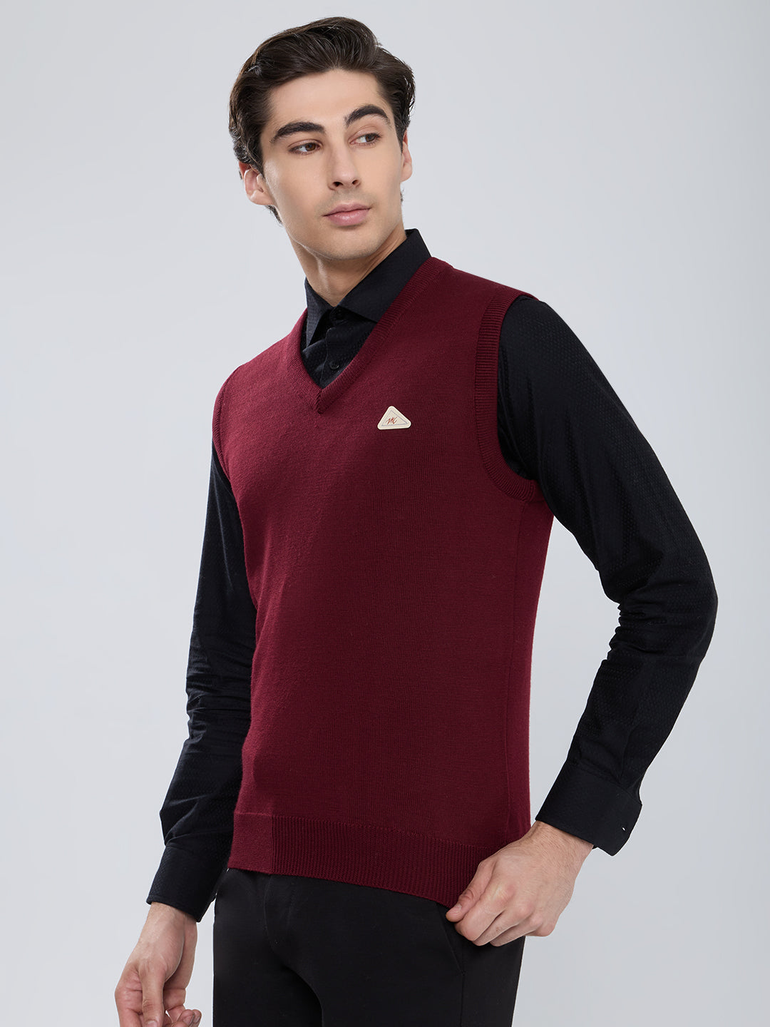 Men Maroon Solid V Neck Sleeveless Sweater
