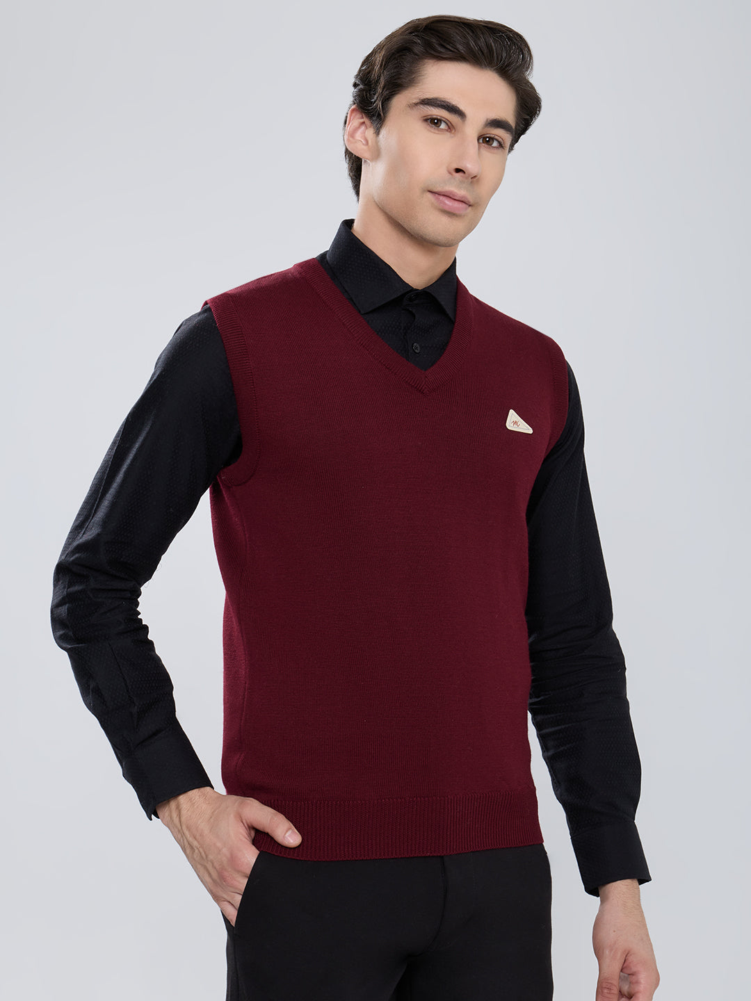 Men Maroon Solid V Neck Sleeveless Sweater