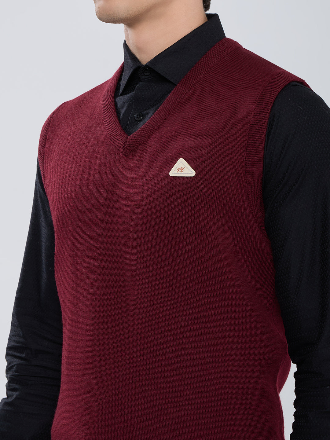 Men Maroon Solid V Neck Sleeveless Sweater