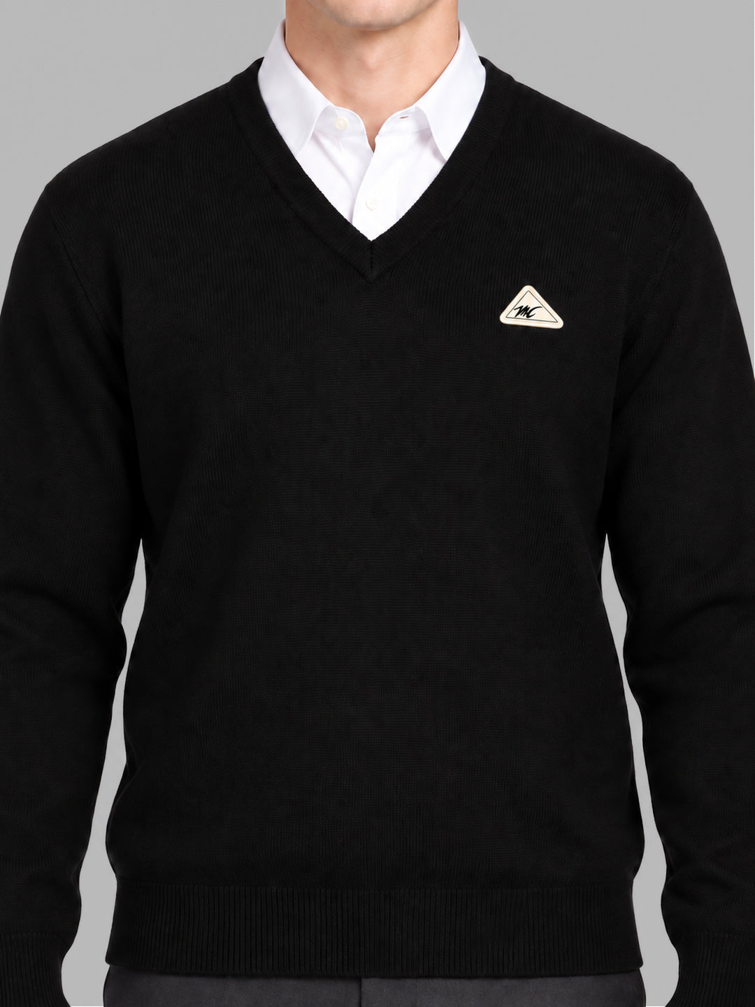 Men Black Solid V Neck Full Sleeve Pullover