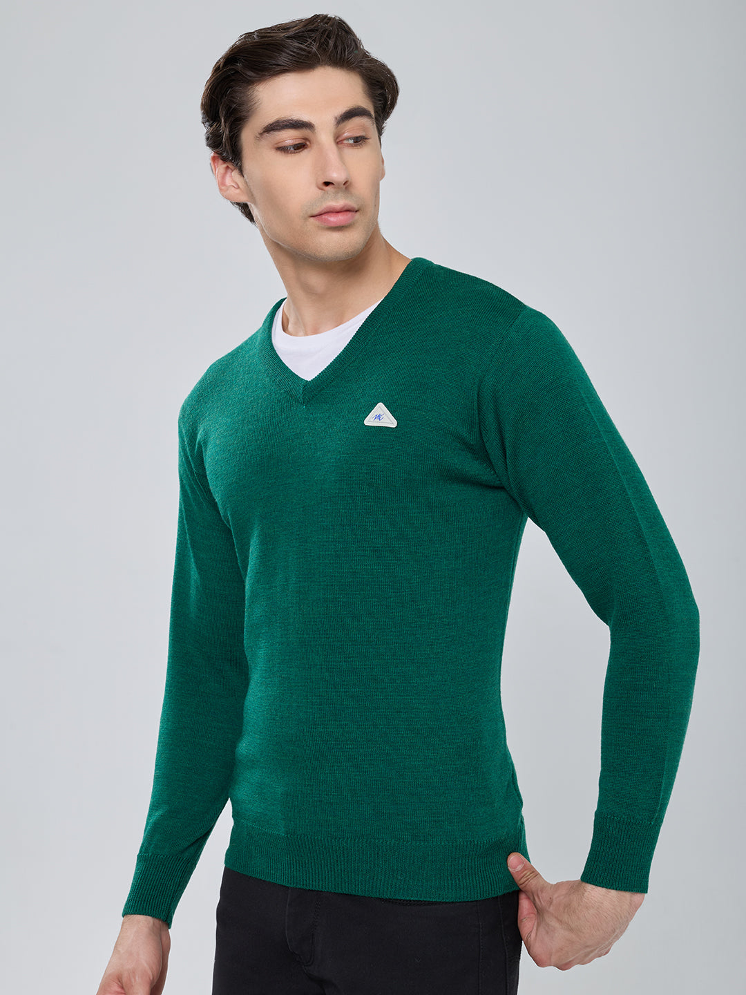 Men Green Solid V Neck Full Sleeve Pullover