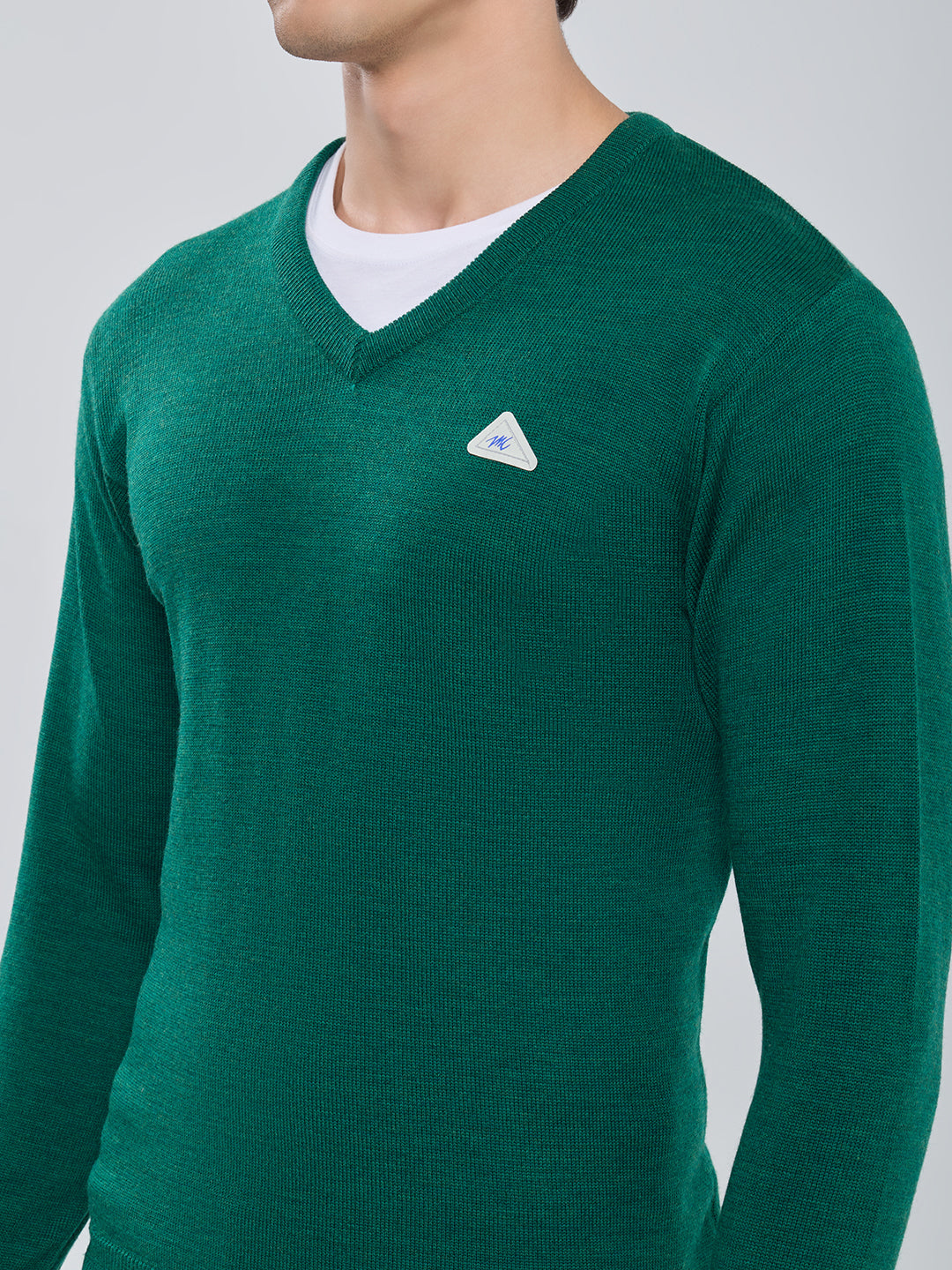 Men Green Solid V Neck Full Sleeve Pullover