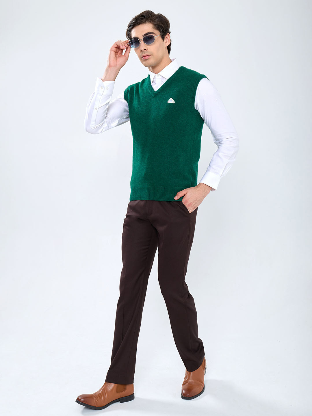 Men Green Solid V Neck Sleeveless Sweater