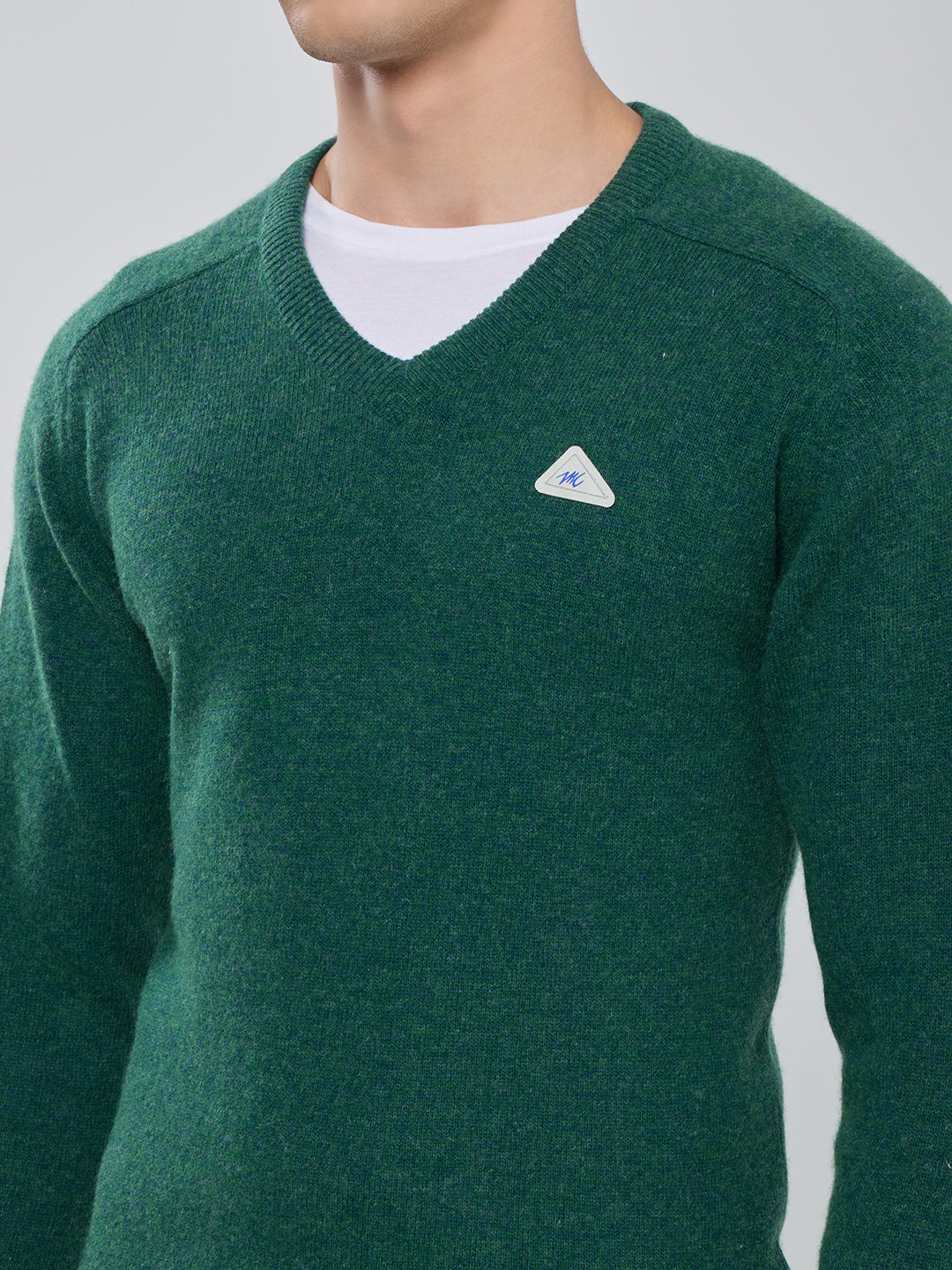 Men Green Solid V Neck Full Sleeve Pullover