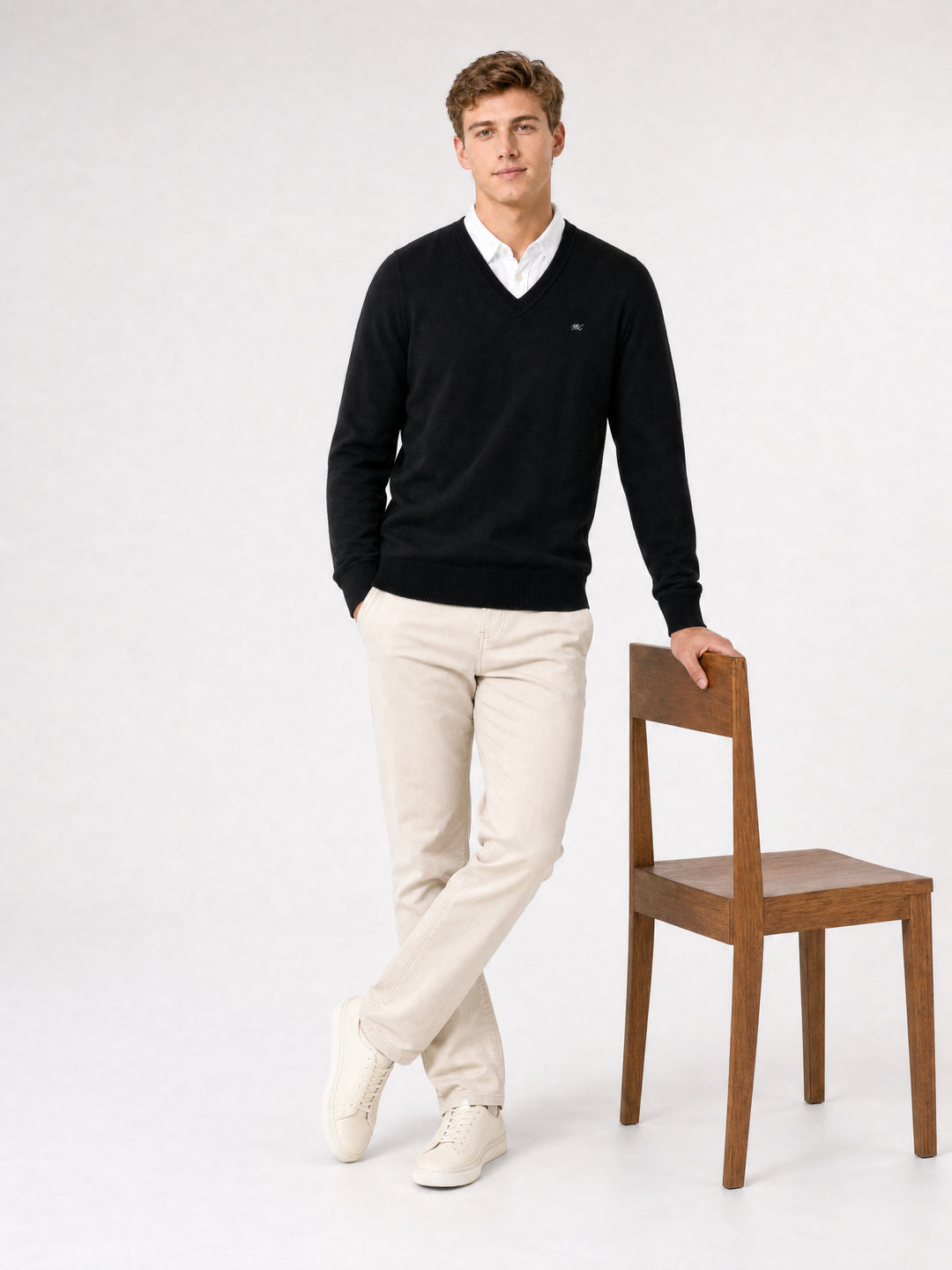 Men Black Solid V Neck Full Sleeve Pullover
