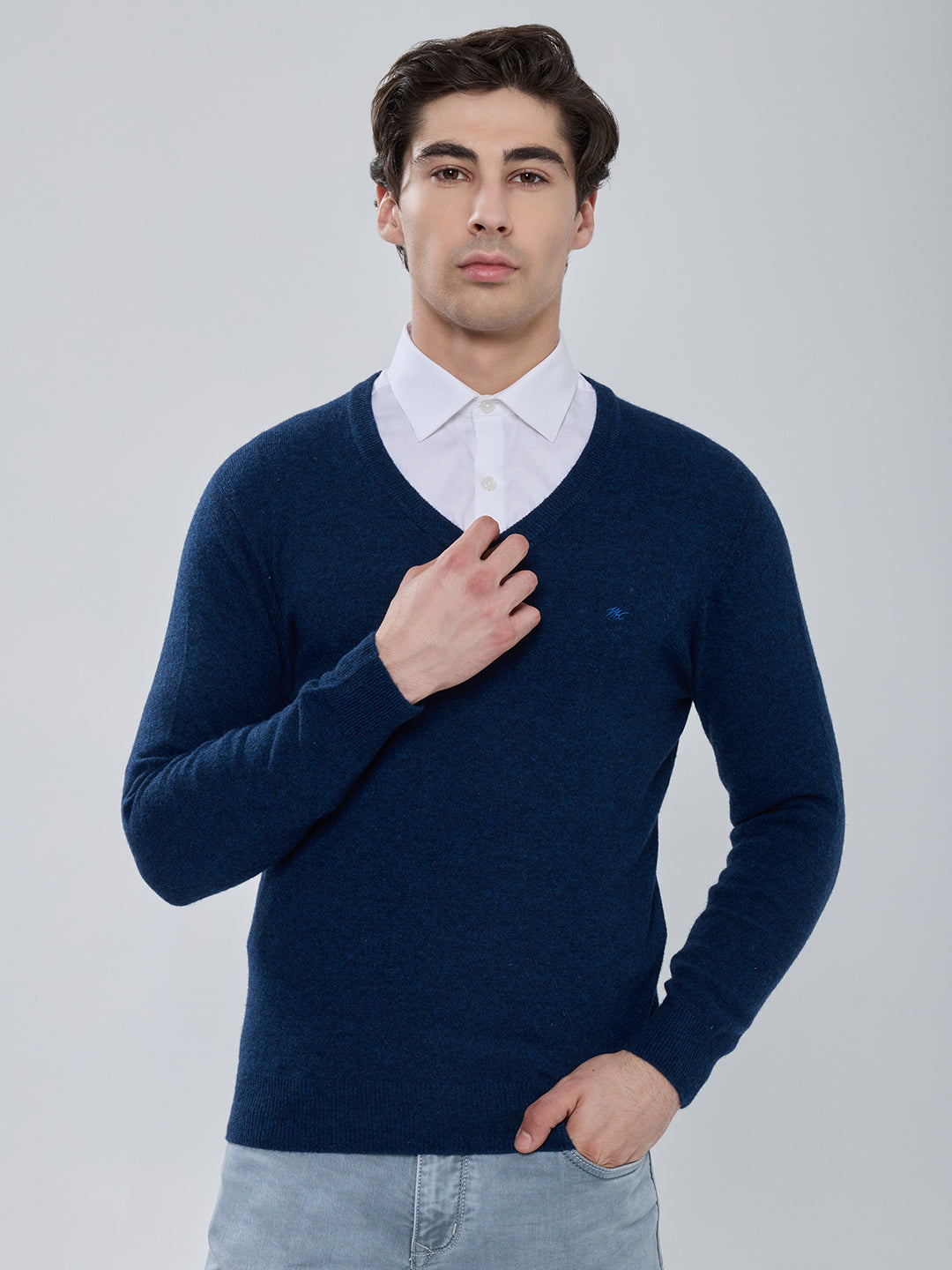 Men Royal Blue Solid V Neck Full Sleeve Pullover