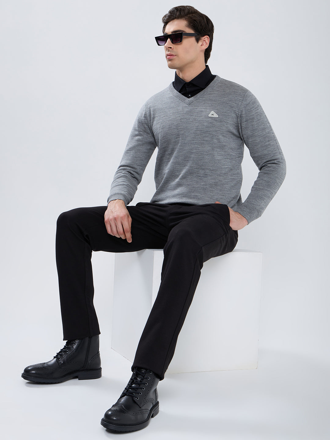 Men Grey Solid V Neck Full Sleeve Pullover