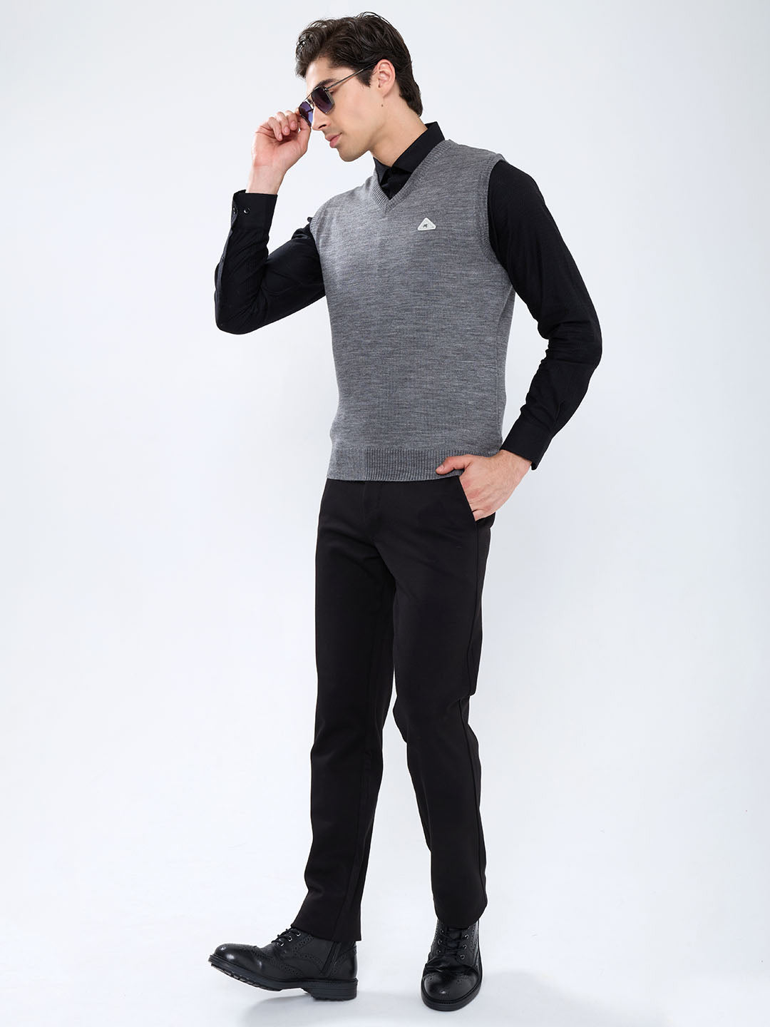 Men Grey Solid V Neck Sleeveless Sweater