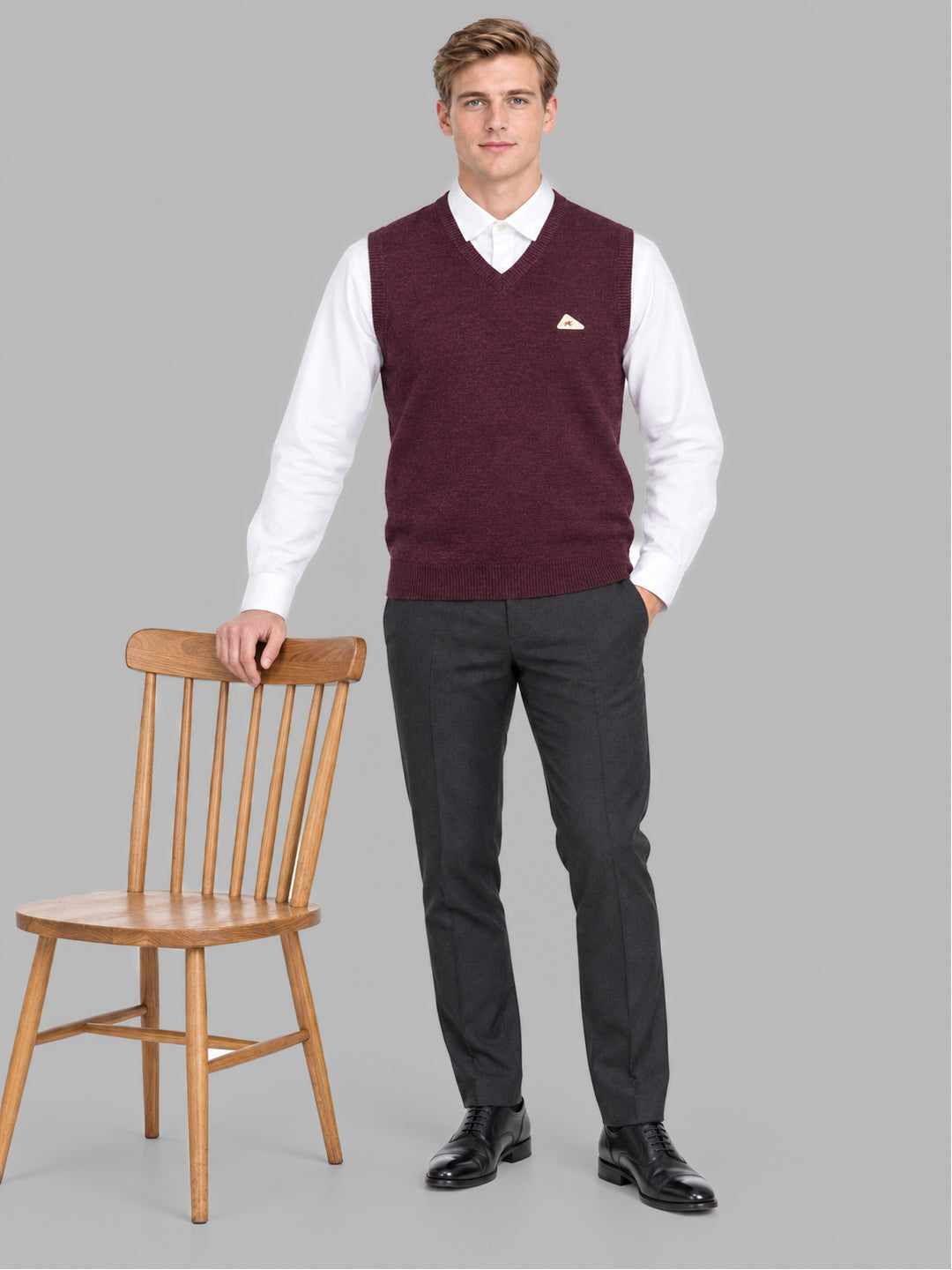 Men Purple Solid V Neck Sleeveless Sweater