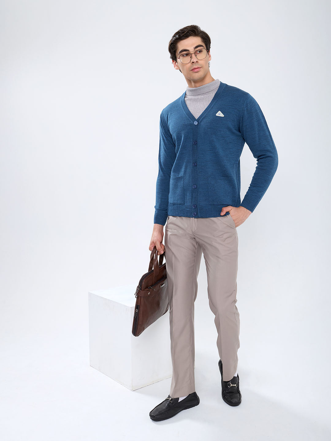 Men Blue Solid V Neck Full Sleeve Cardigan