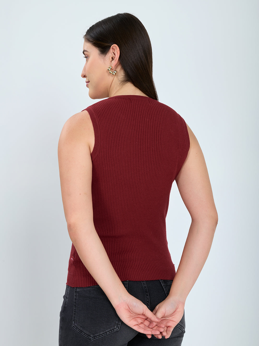 Women Maroon Solid Round Neck Sleeveless Sceavy