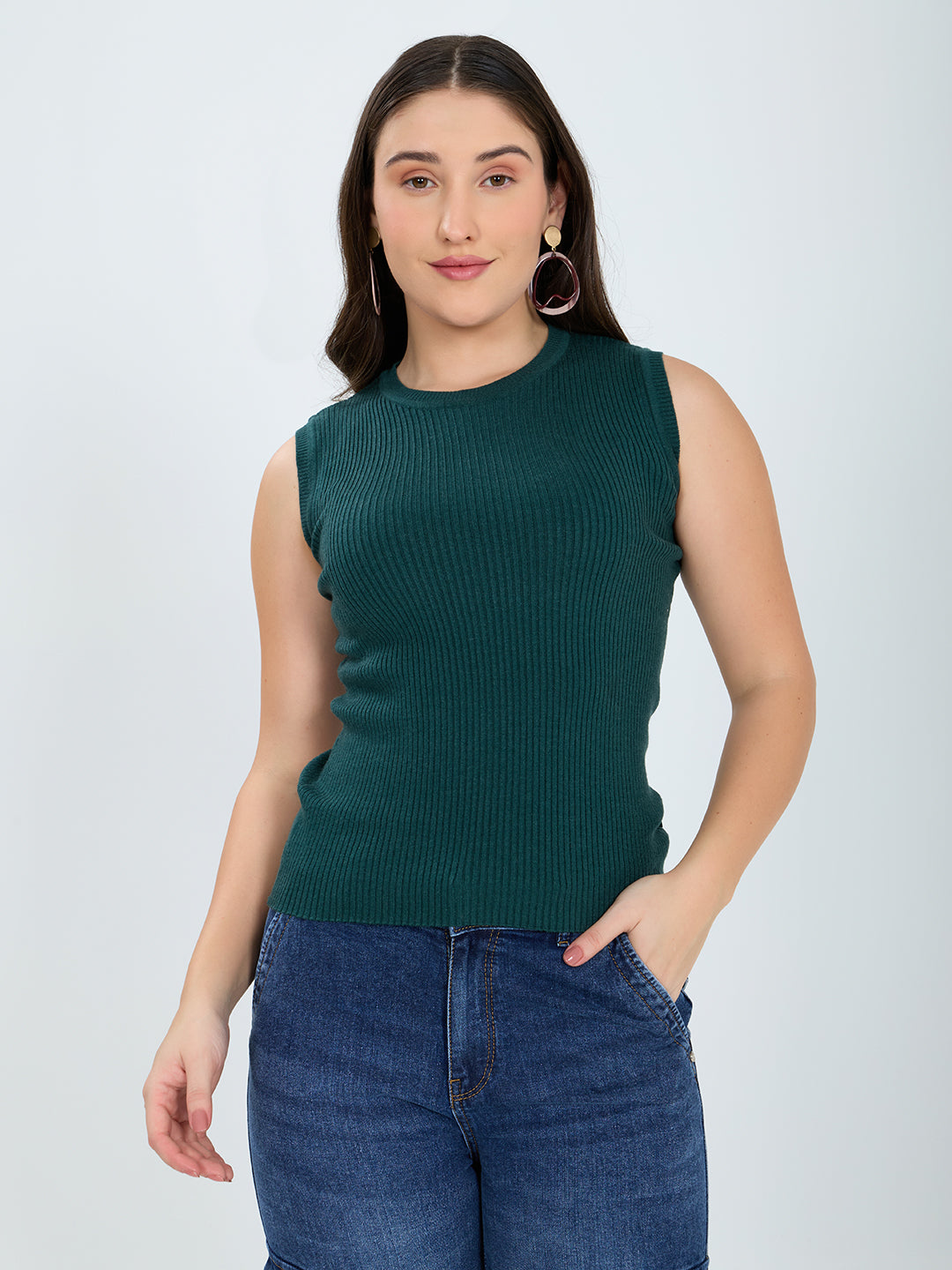 Women Green Solid Round Neck Sleeveless Sceavy