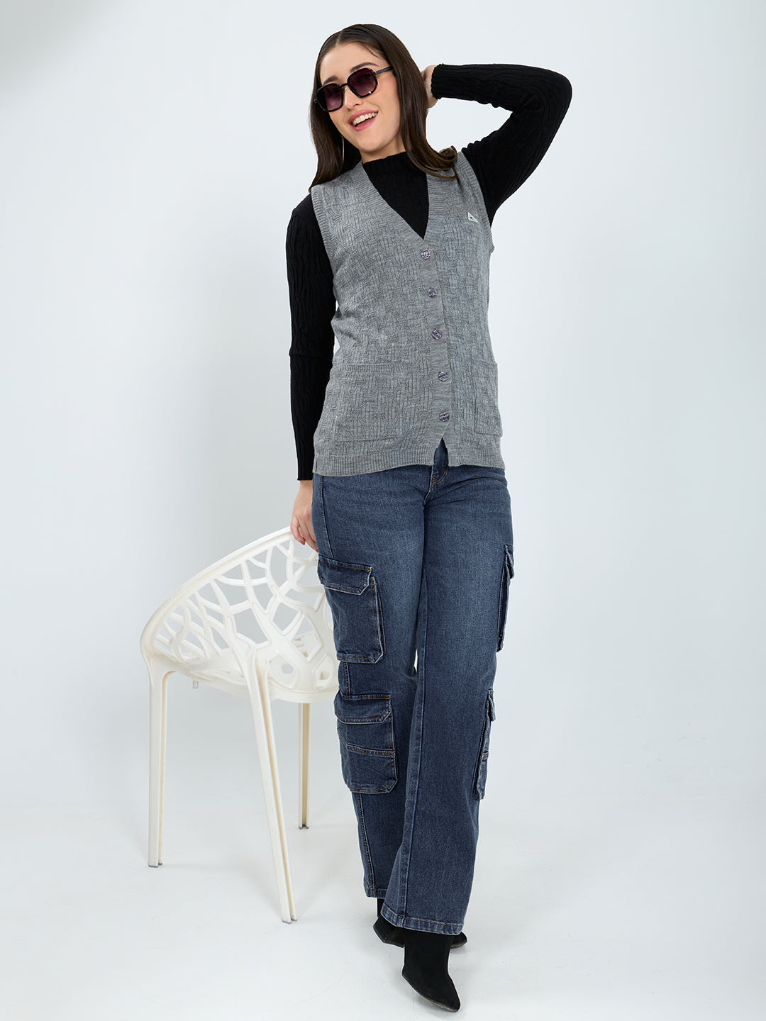 Women Grey Self Design V Neck Sleeveless Cardigan