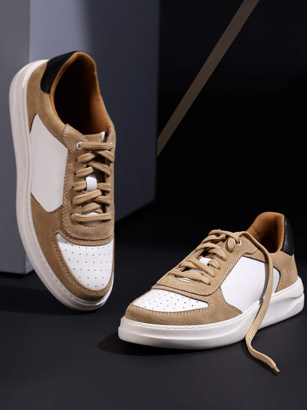 Men White & Beige Lace Up Genuine Leather Casual Sneakers
