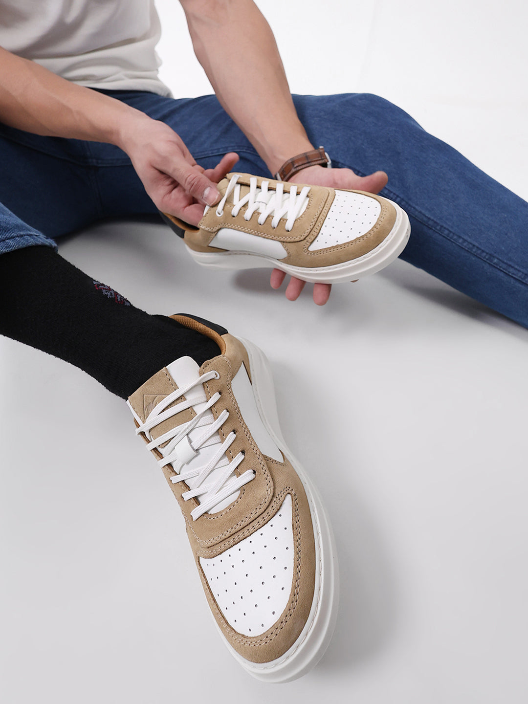 Men White & Beige Lace Up Genuine Leather Casual Sneakers