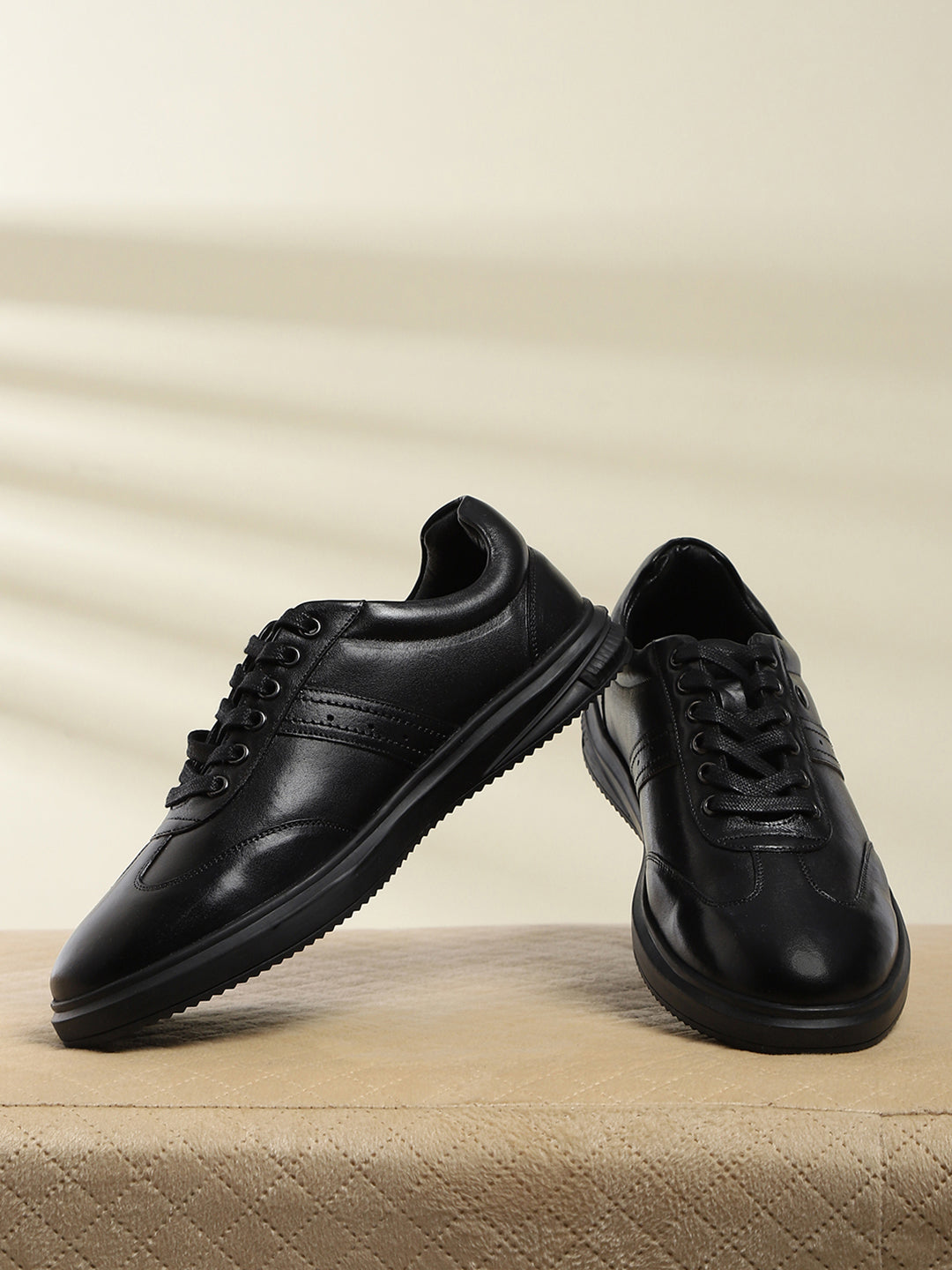 Men Black Lace-Up Genuine Leather Casual Sneaker