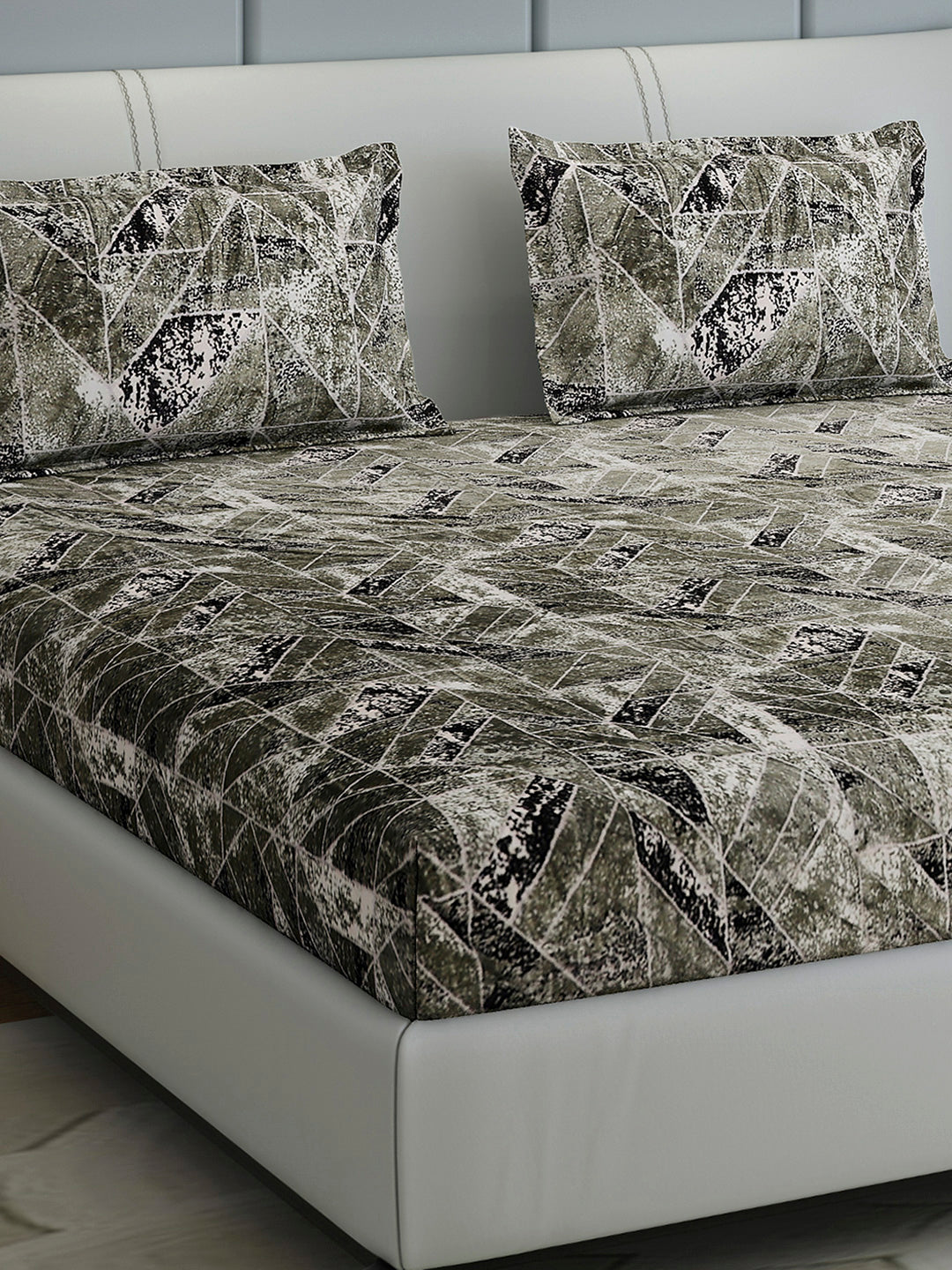 349 GSM 100% Polyester King Bed 1 Bedsheet with 2 Pillow Cover (Carnival)