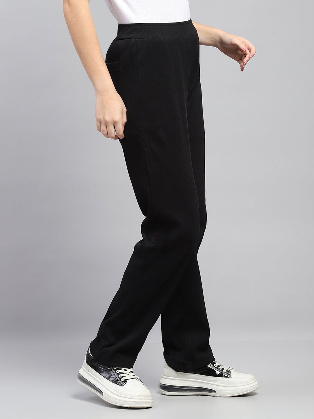 Women Black Solid Regular Fit Winter Lower