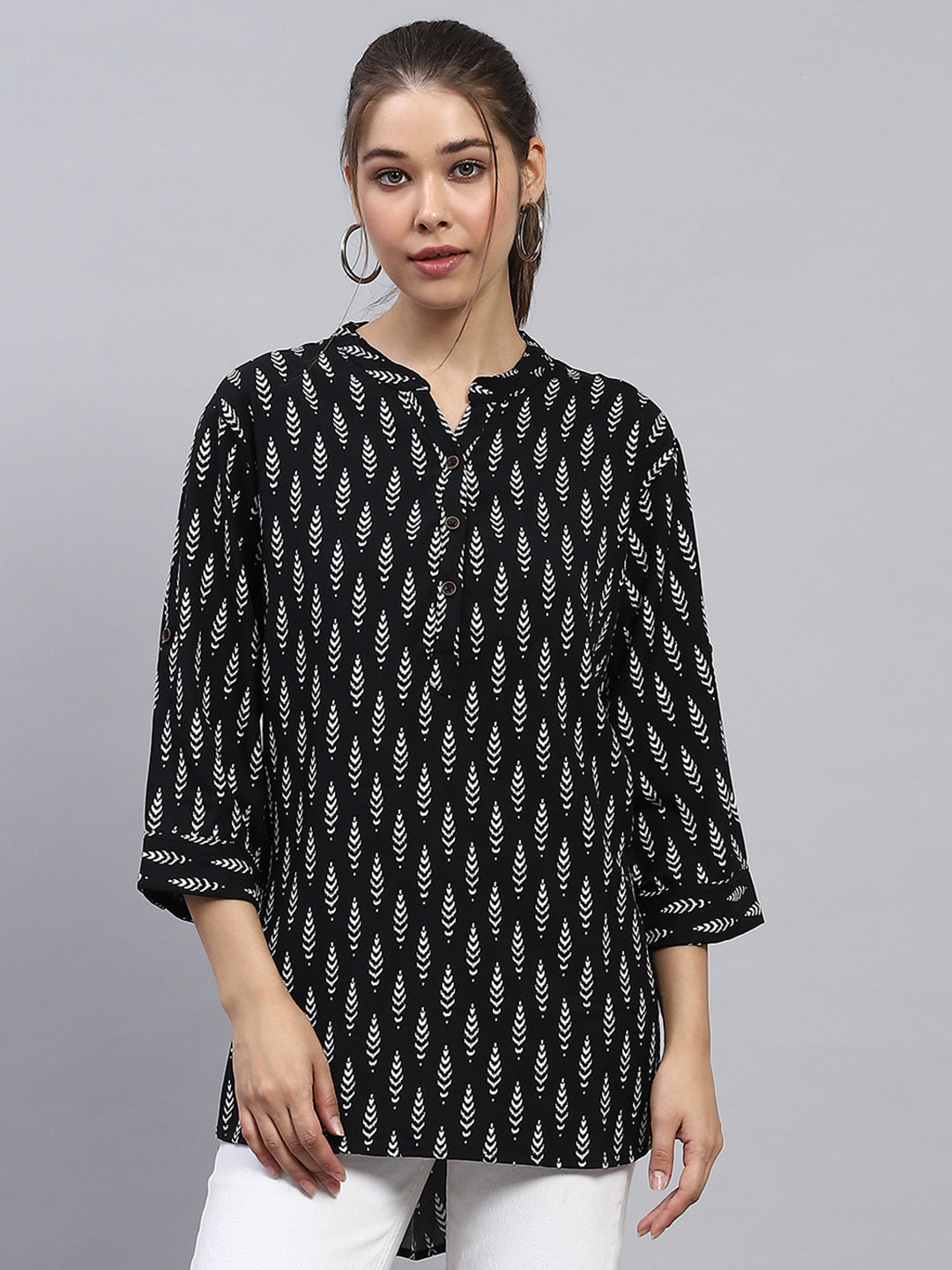 Women Black Printed Round Neck 3/4th Sleeve Top