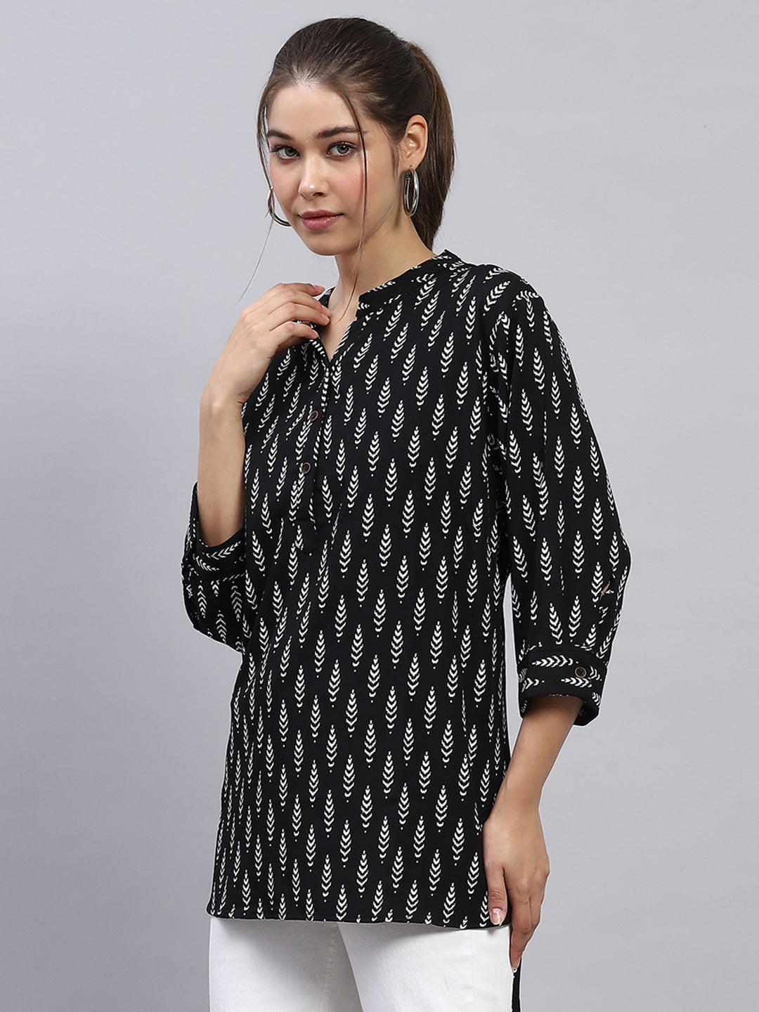 Women Black Printed Round Neck 3/4th Sleeve Top