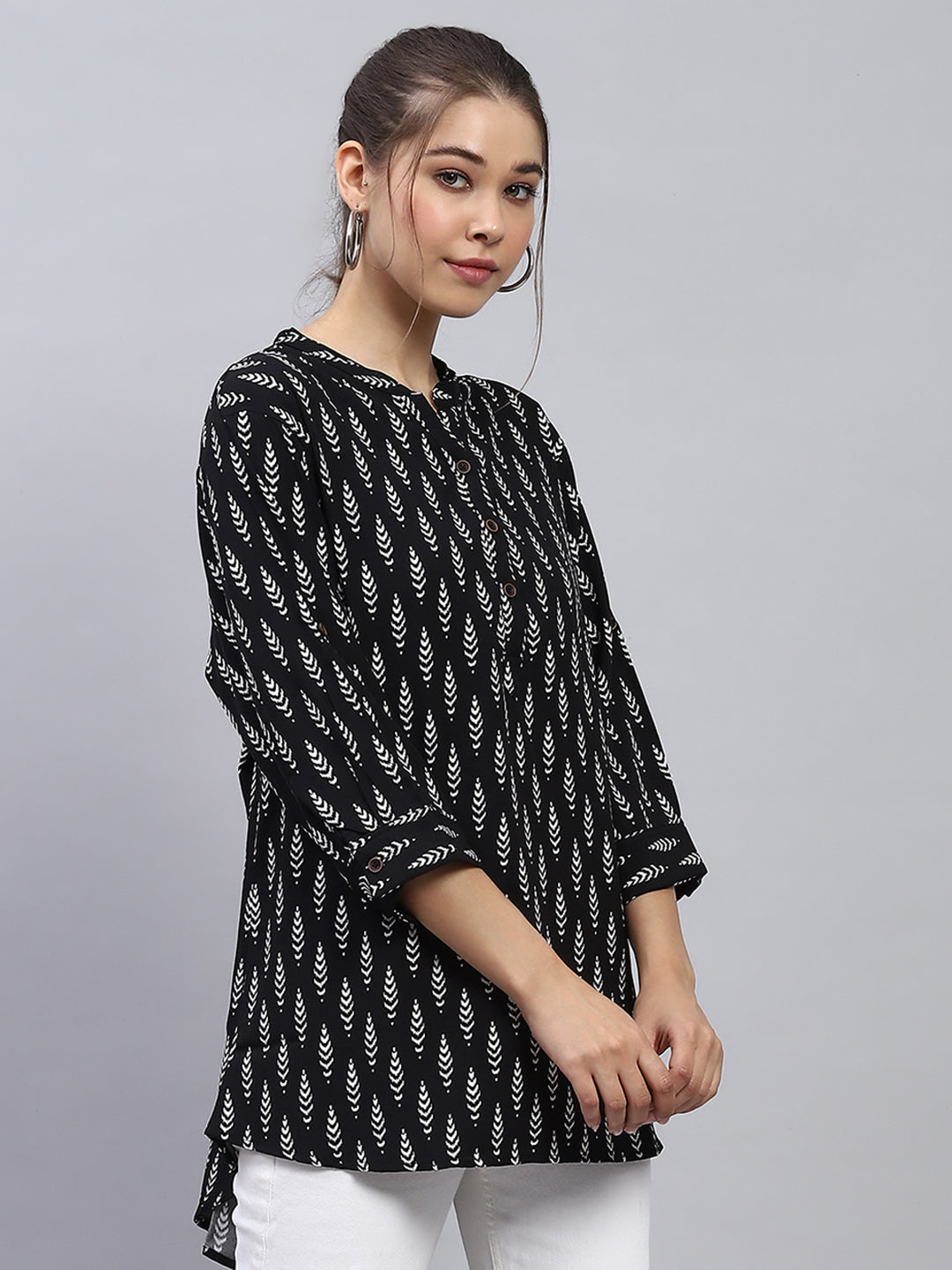 Women Black Printed Round Neck 3/4th Sleeve Top