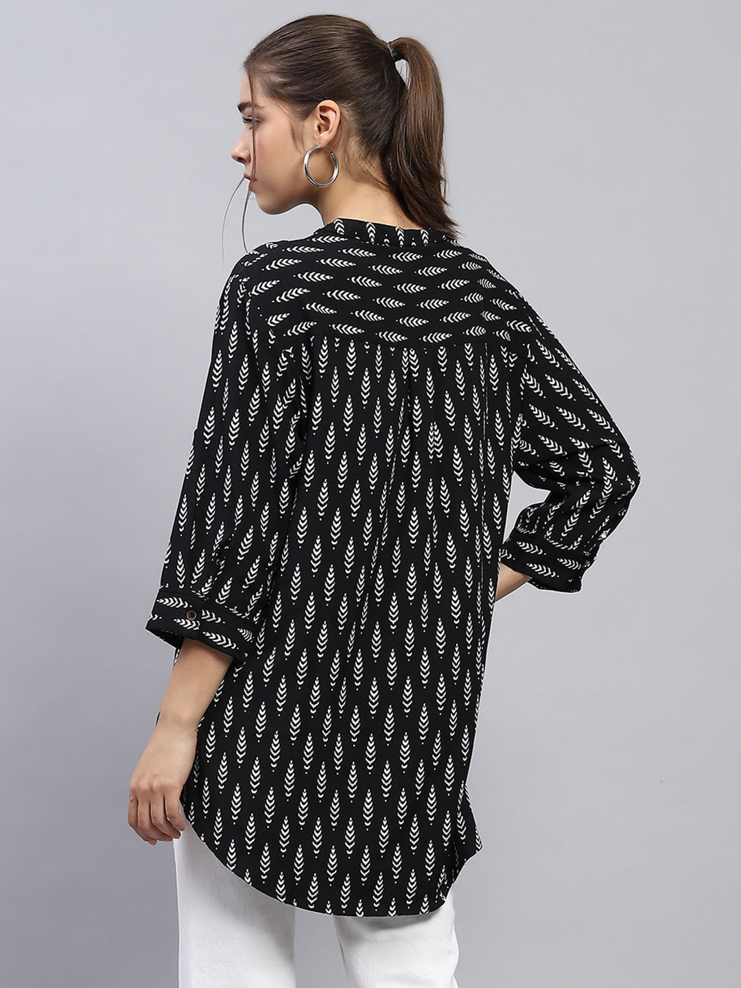 Women Black Printed Round Neck 3/4th Sleeve Top