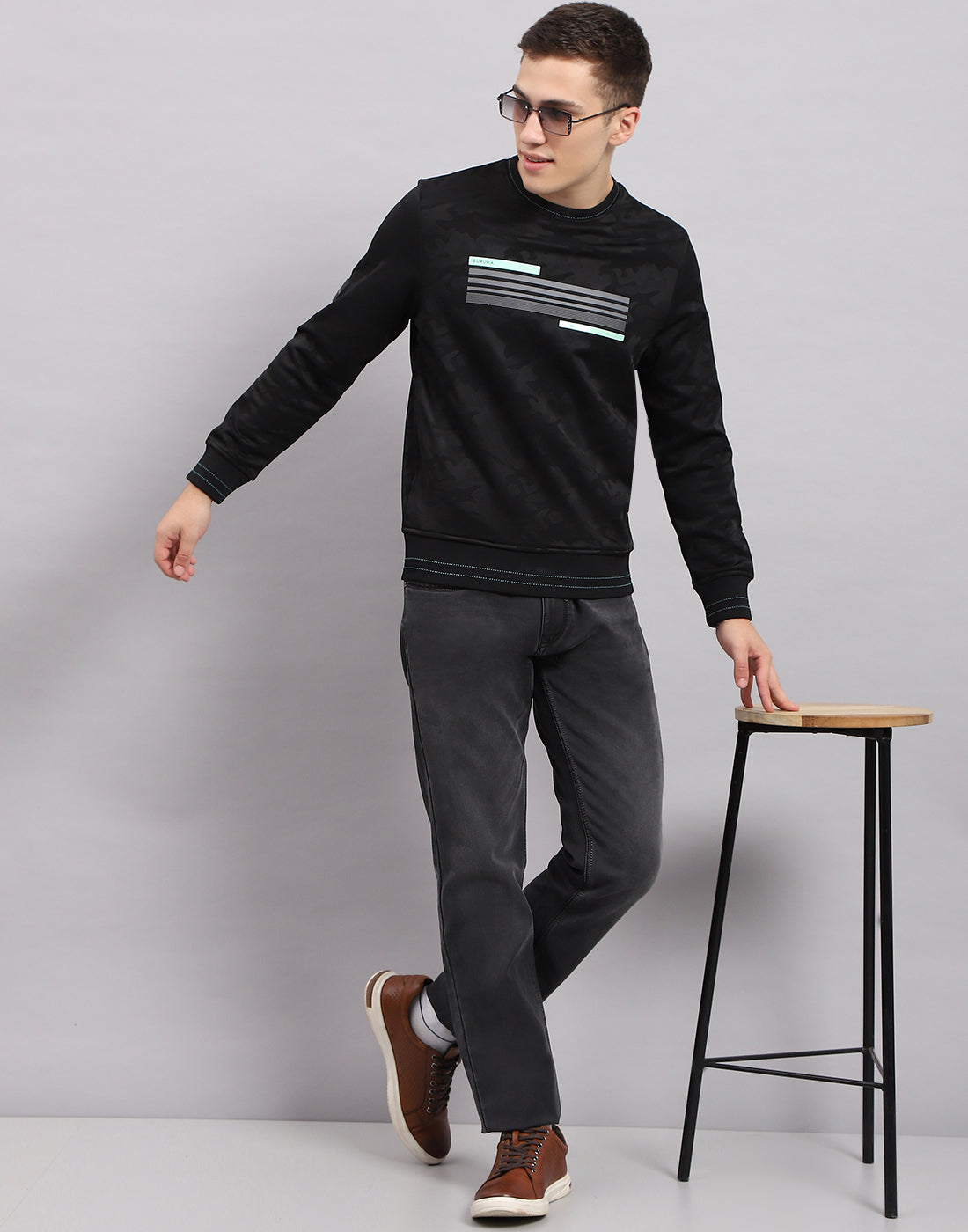 Black Colorblock Round Neck Slim Fit Men's Sweater Top