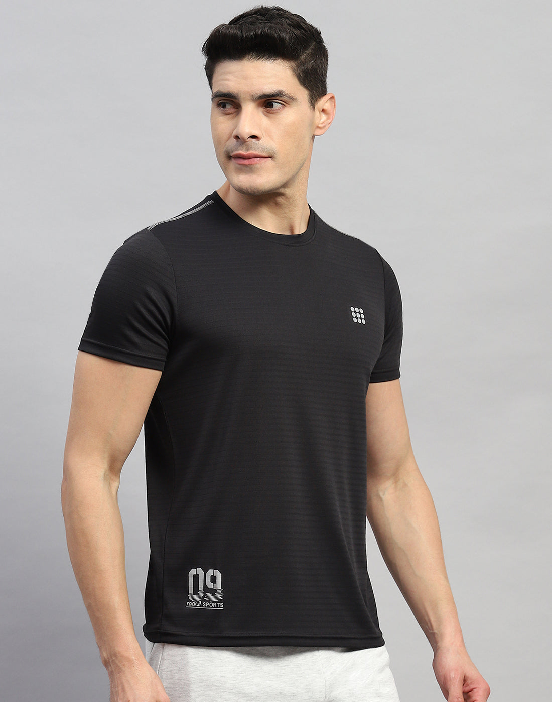 Rock.it Men Black Solid Round Neck Half Sleeve T-Shirt