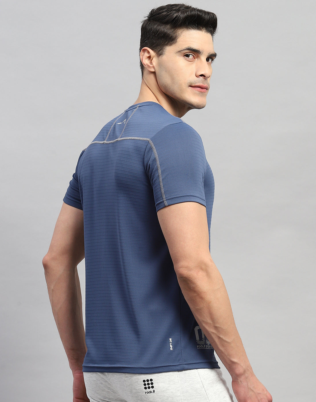 Rock.it Men Blue Solid Round Neck Half Sleeve T-Shirt