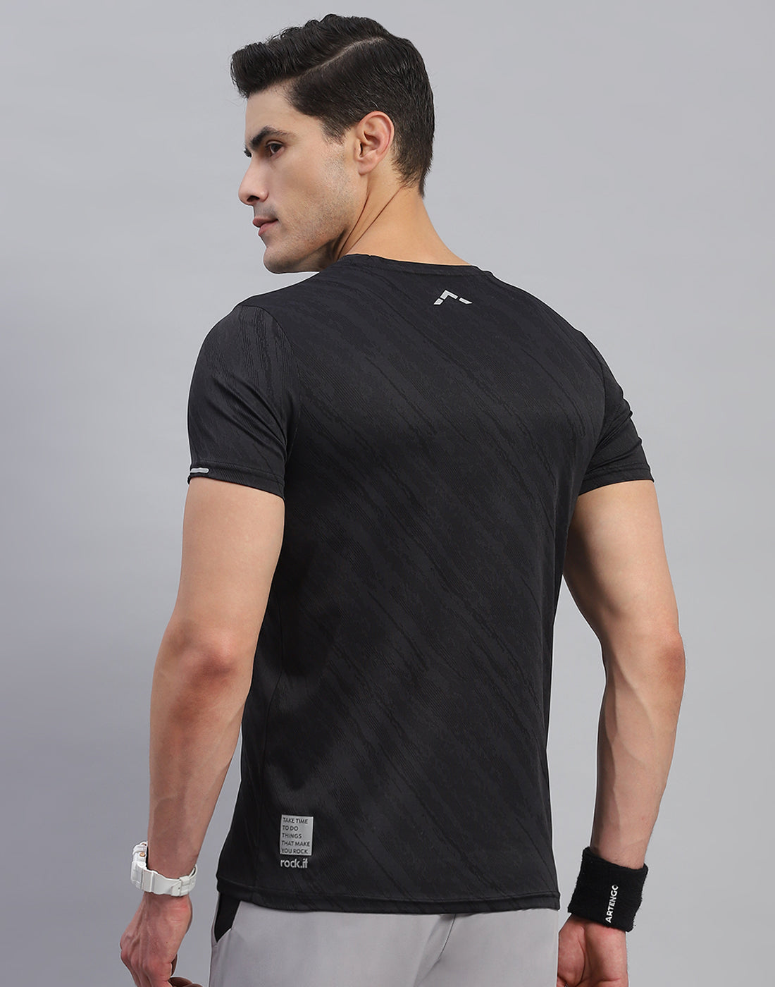 Rock.it Men Black Self Design Round Neck Half Sleeve T-Shirt