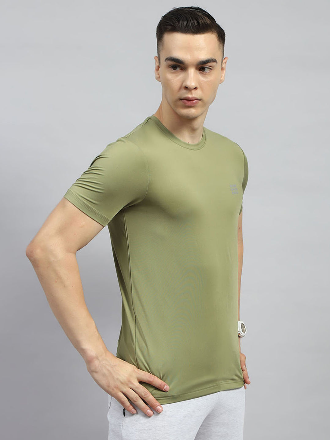 Rock.it Men Olive Solid Round Neck Half Sleeve T-Shirt