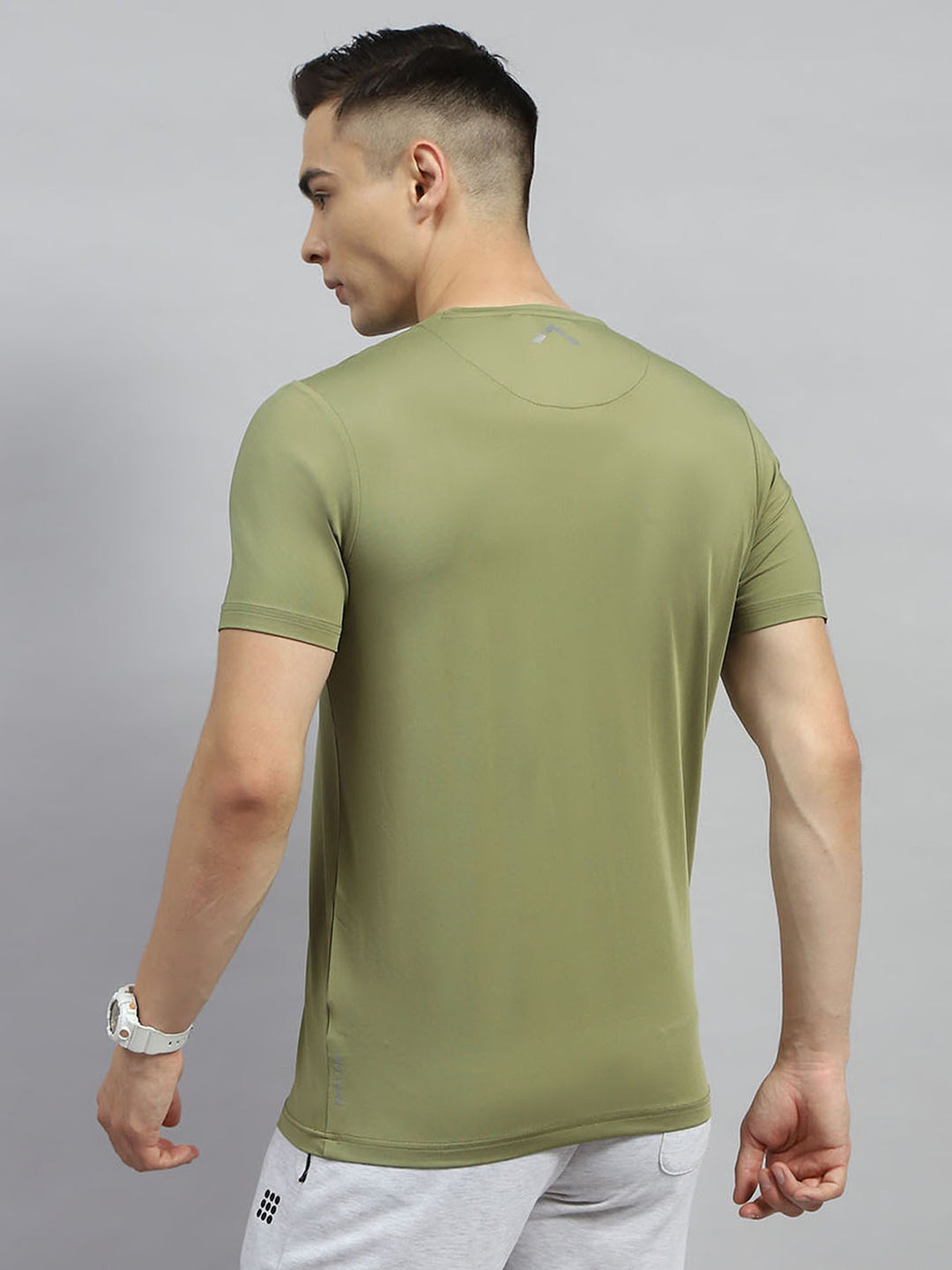 Rock.it Men Olive Solid Round Neck Half Sleeve T-Shirt