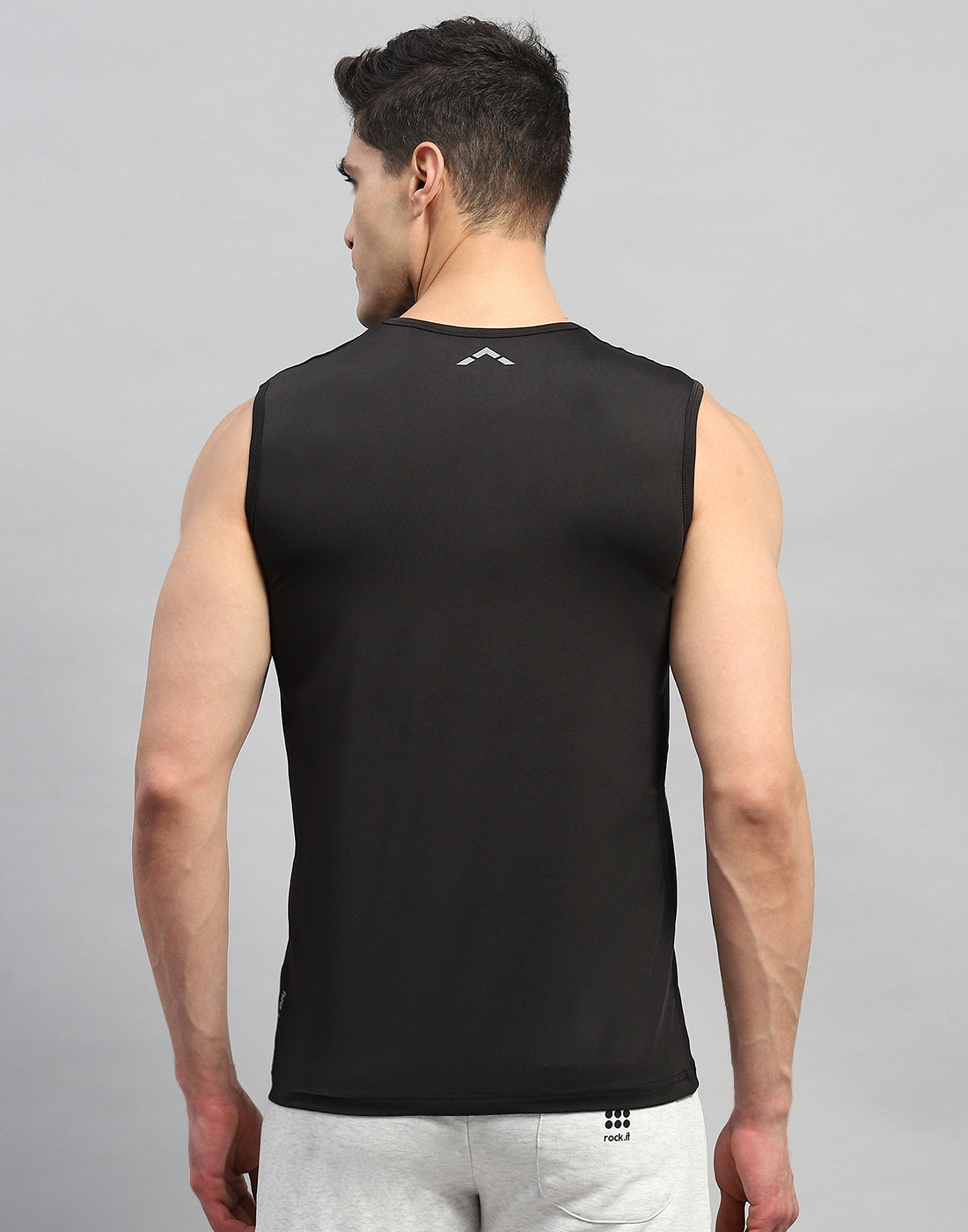 Rock.it Men Black Solid Round Neck Sleeveless T-Shirt