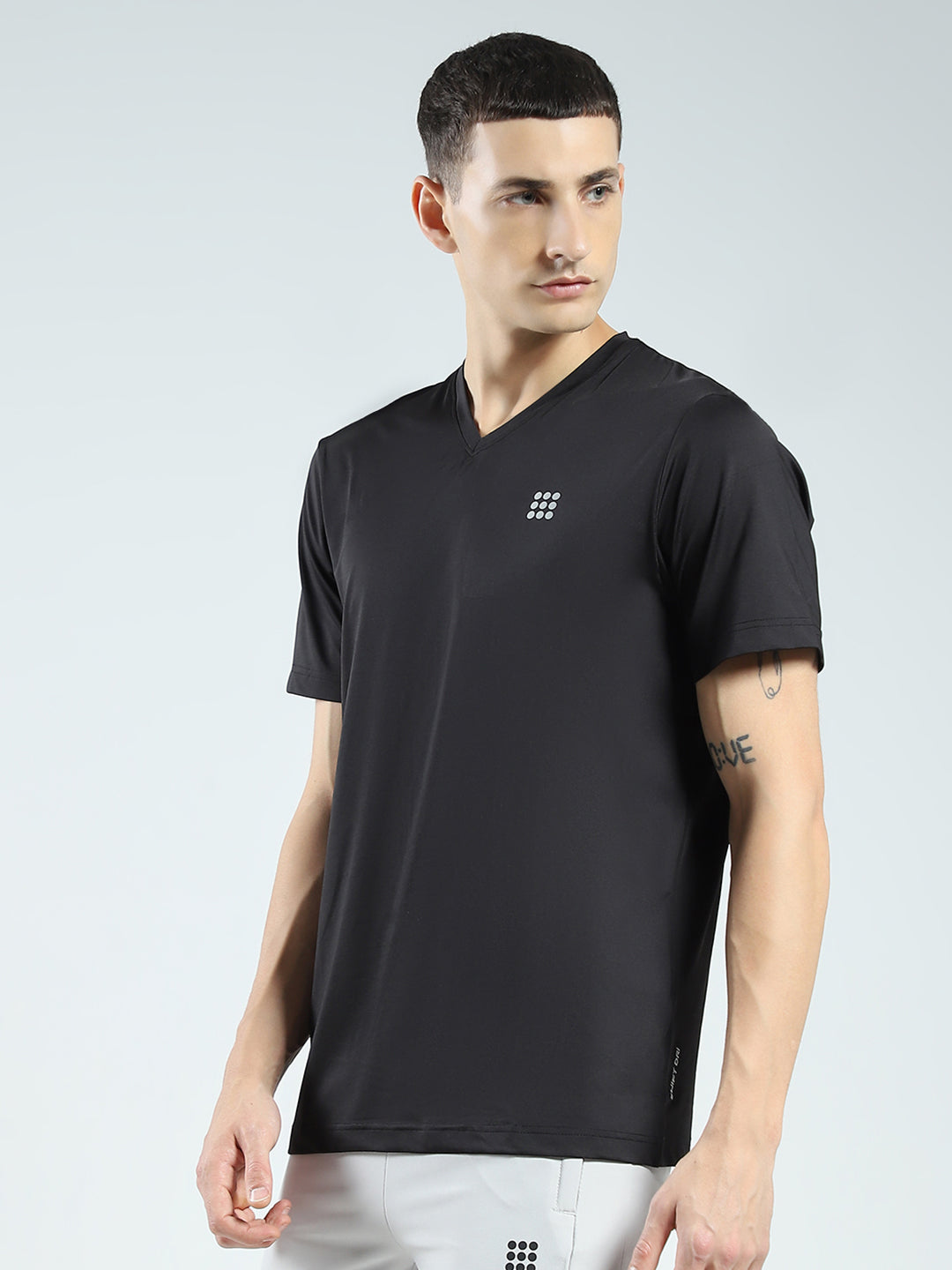 Rock.it Men Black Solid V Neck Half Sleeve T-Shirt