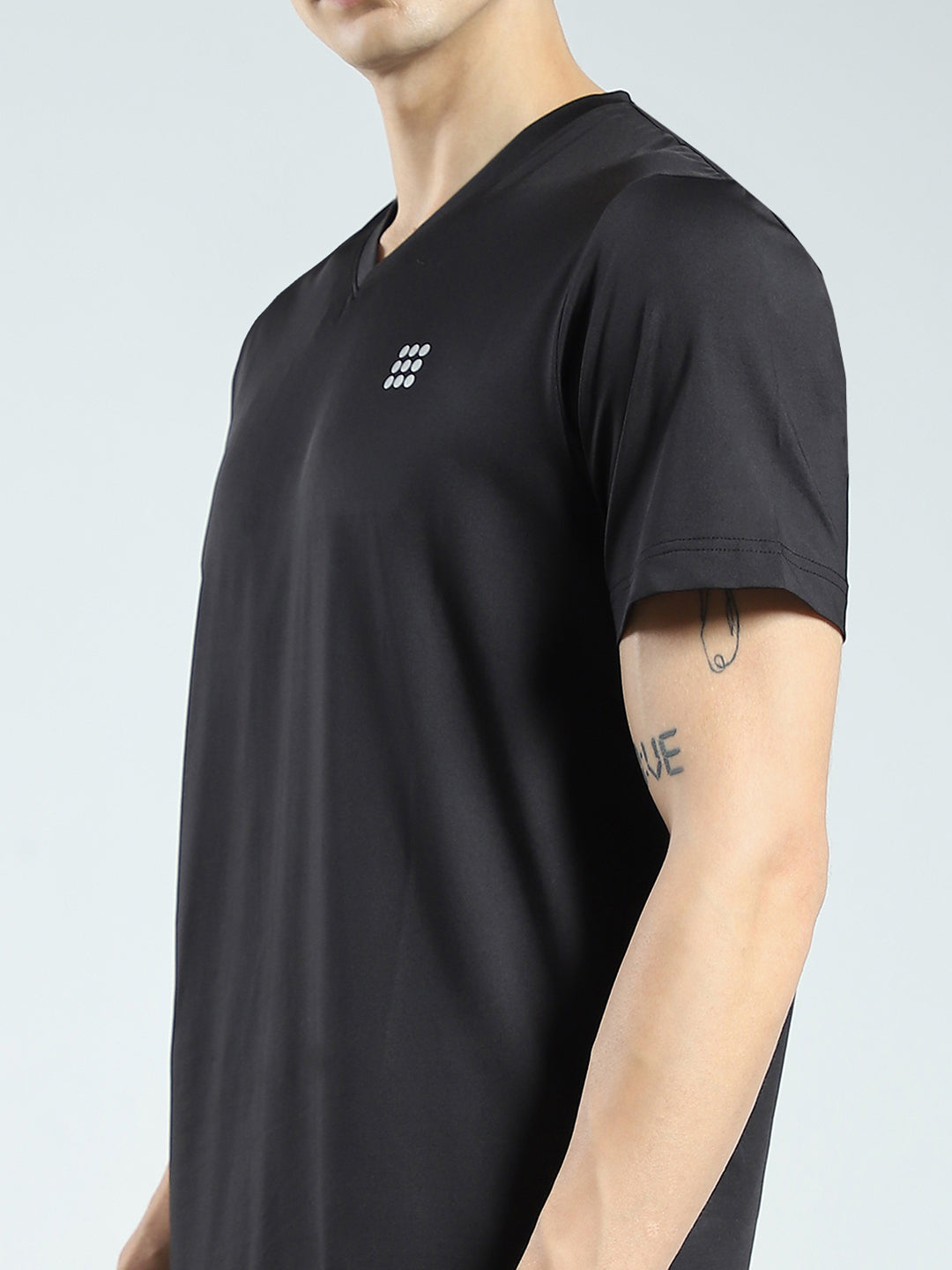 Rock.it Men Black Solid V Neck Half Sleeve T-Shirt