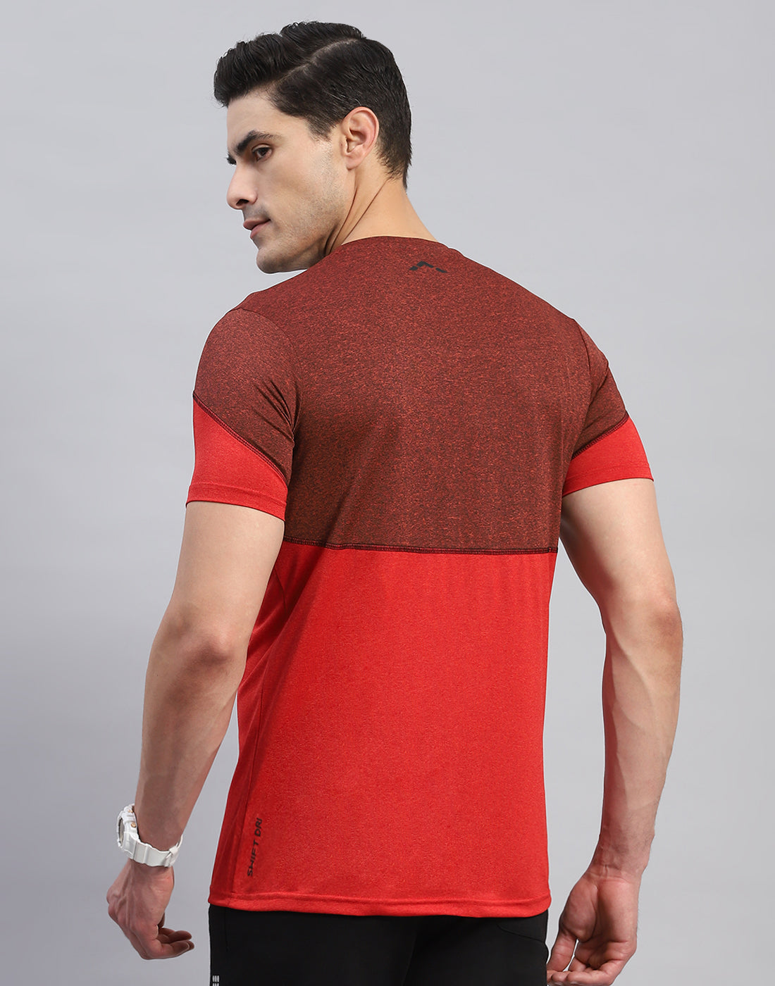Men Red Solid Round Neck Half Sleeve T-Shirt