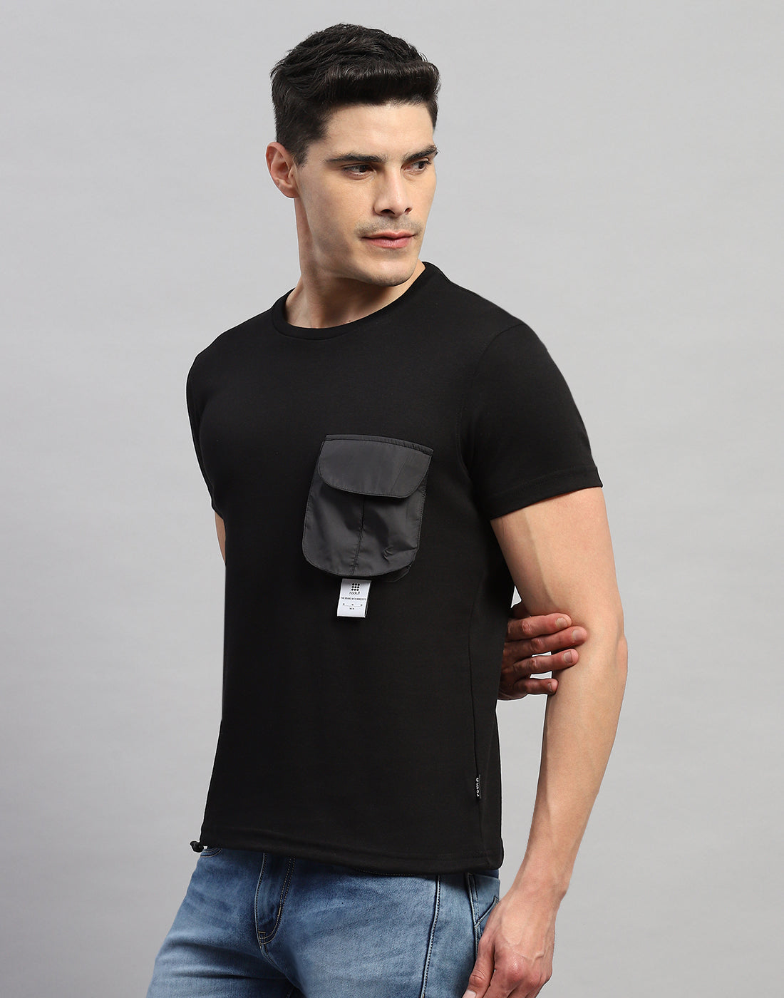 Men Black Solid Round Neck Half Sleeve T-Shirt