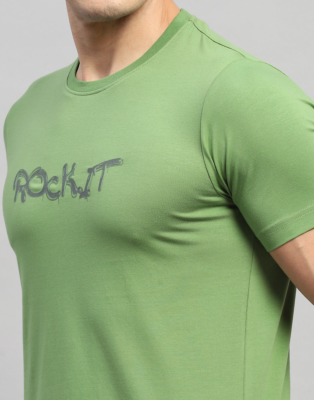 Men Green Solid Round Neck Half Sleeve T-Shirt