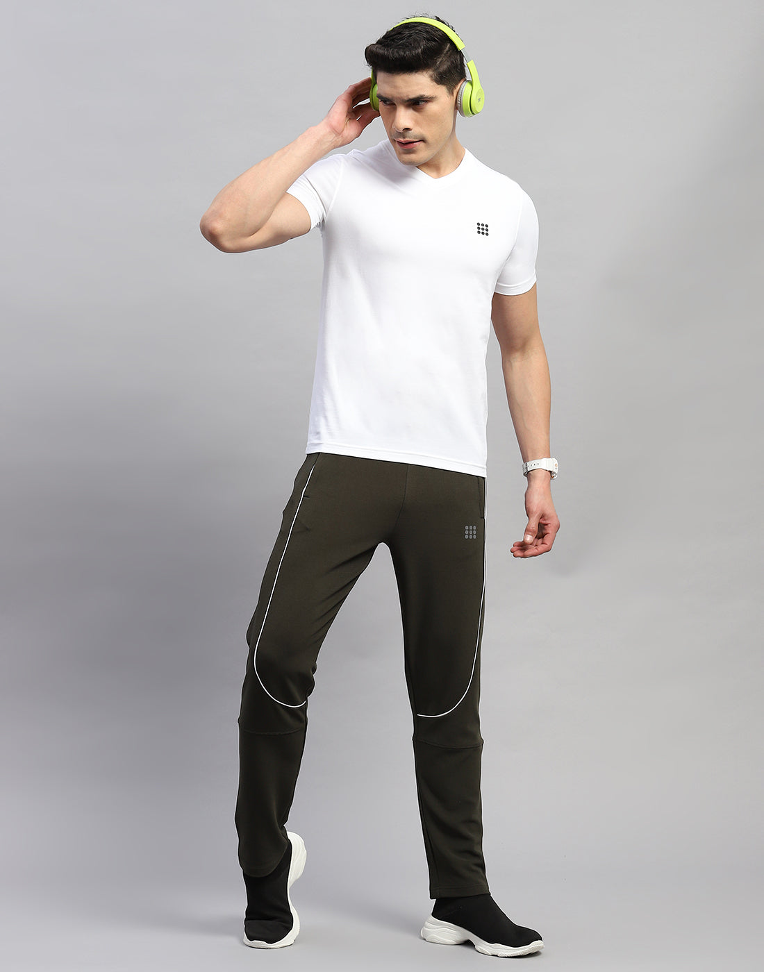 Rock.it Men White Solid V Neck Half Sleeve T-Shirt