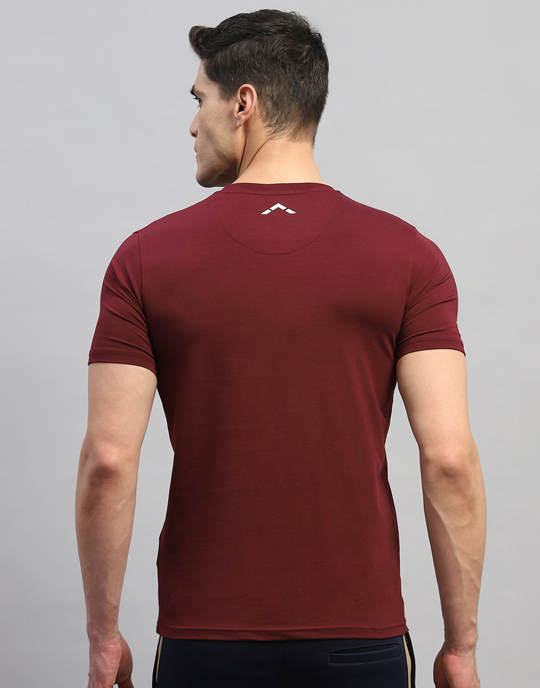Rock.it Men Maroon Solid V Neck Half Sleeve T-Shirt