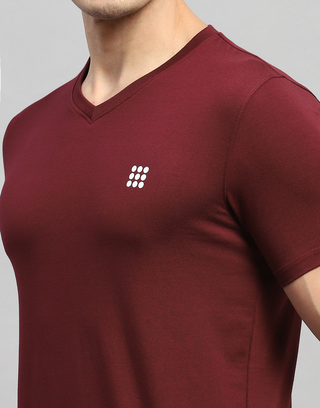 Men Maroon Solid V Neck Half Sleeve T-Shirt