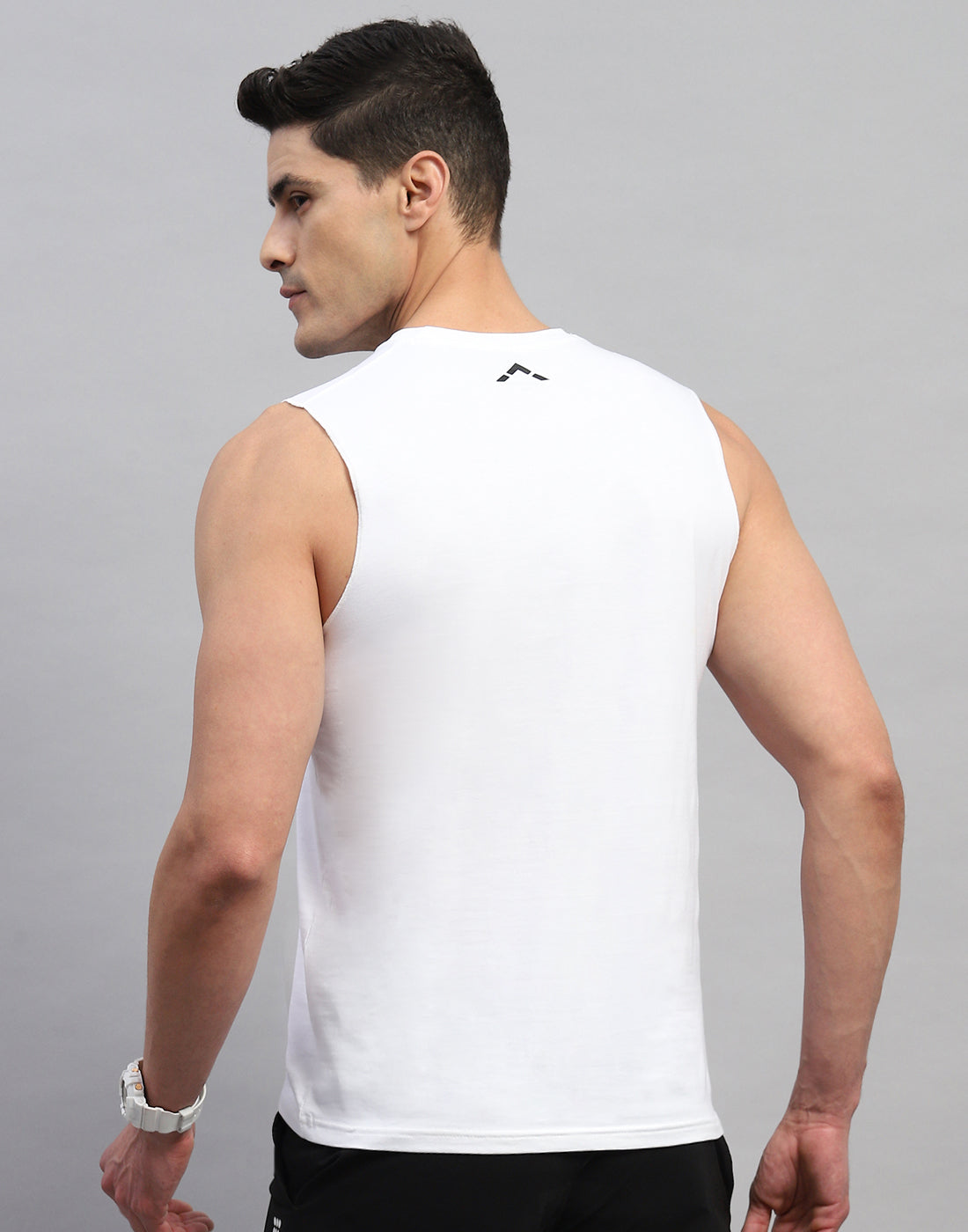 Rock.it Men White Solid Round Neck Sleeveless T-Shirt